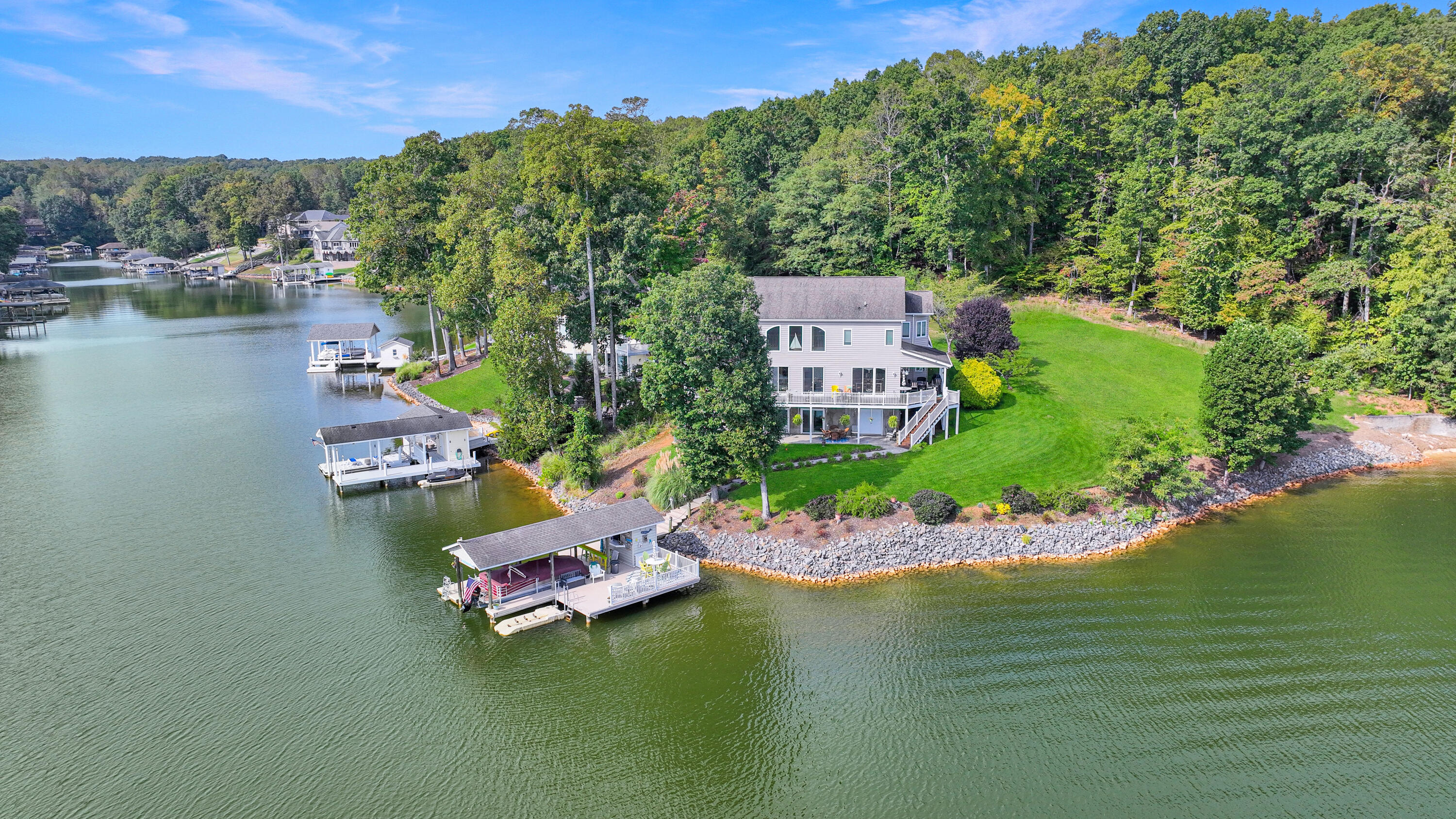 Moneta, Virginia, 24121, United States, 4 Bedrooms Bedrooms, ,4 BathroomsBathrooms,Residential,Active,1945250