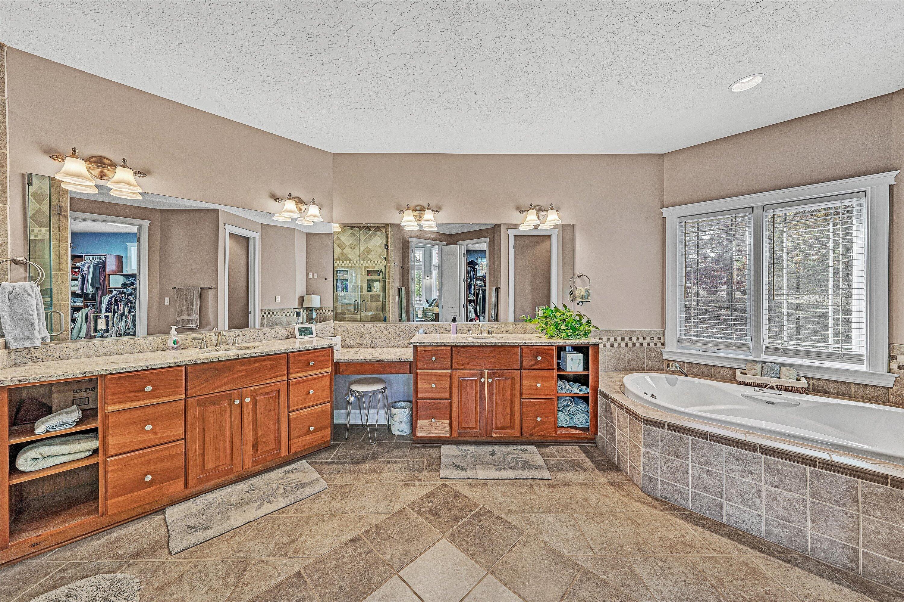 Moneta, Virginia, 24121, United States, 5 Bedrooms Bedrooms, ,6 BathroomsBathrooms,Residential,Active,1973555