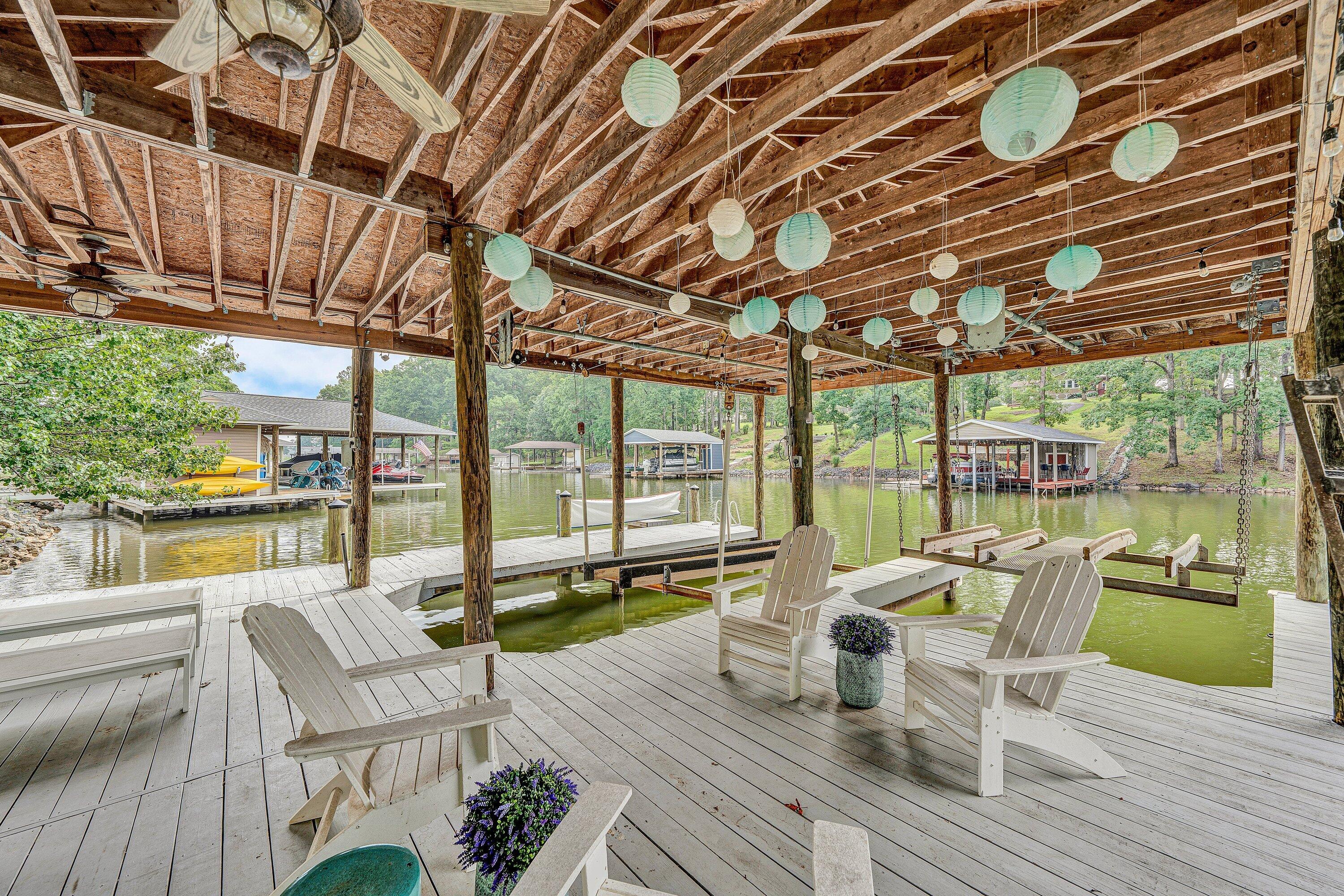 Moneta, Virginia, 24121, United States, 4 Bedrooms Bedrooms, ,3 BathroomsBathrooms,Residential,Active,1909835