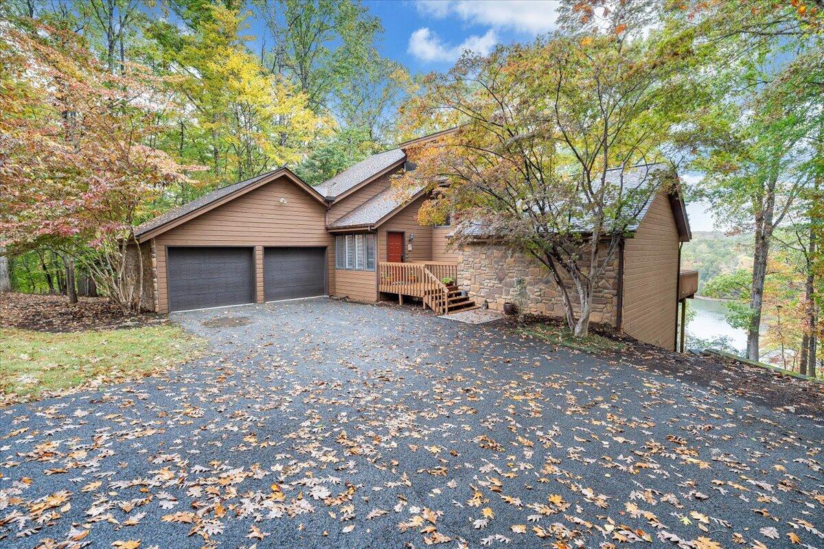 Wirtz, Virginia, 24184, United States, 4 Bedrooms Bedrooms, ,4 BathroomsBathrooms,Residential,Active,2007035