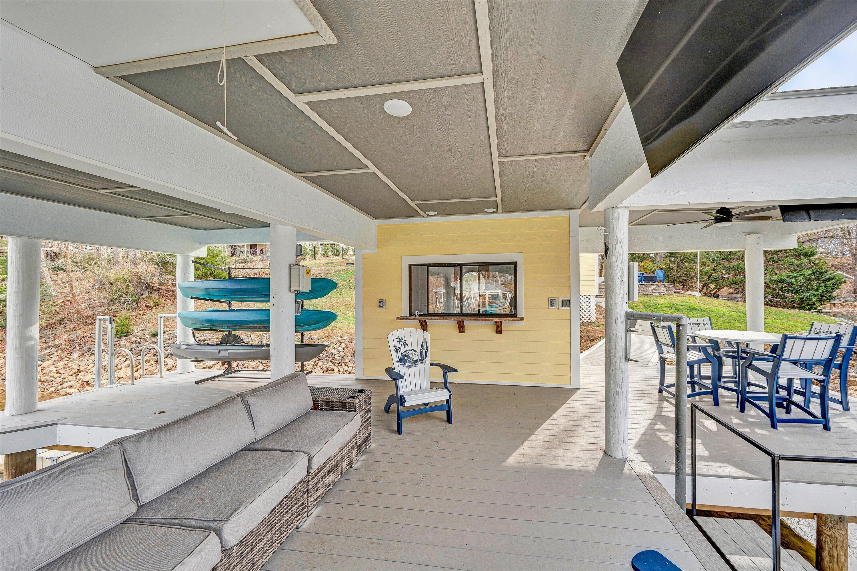 Wirtz, Virginia, 24184, United States, 5 Bedrooms Bedrooms, ,4 BathroomsBathrooms,Residential,Active,1998599