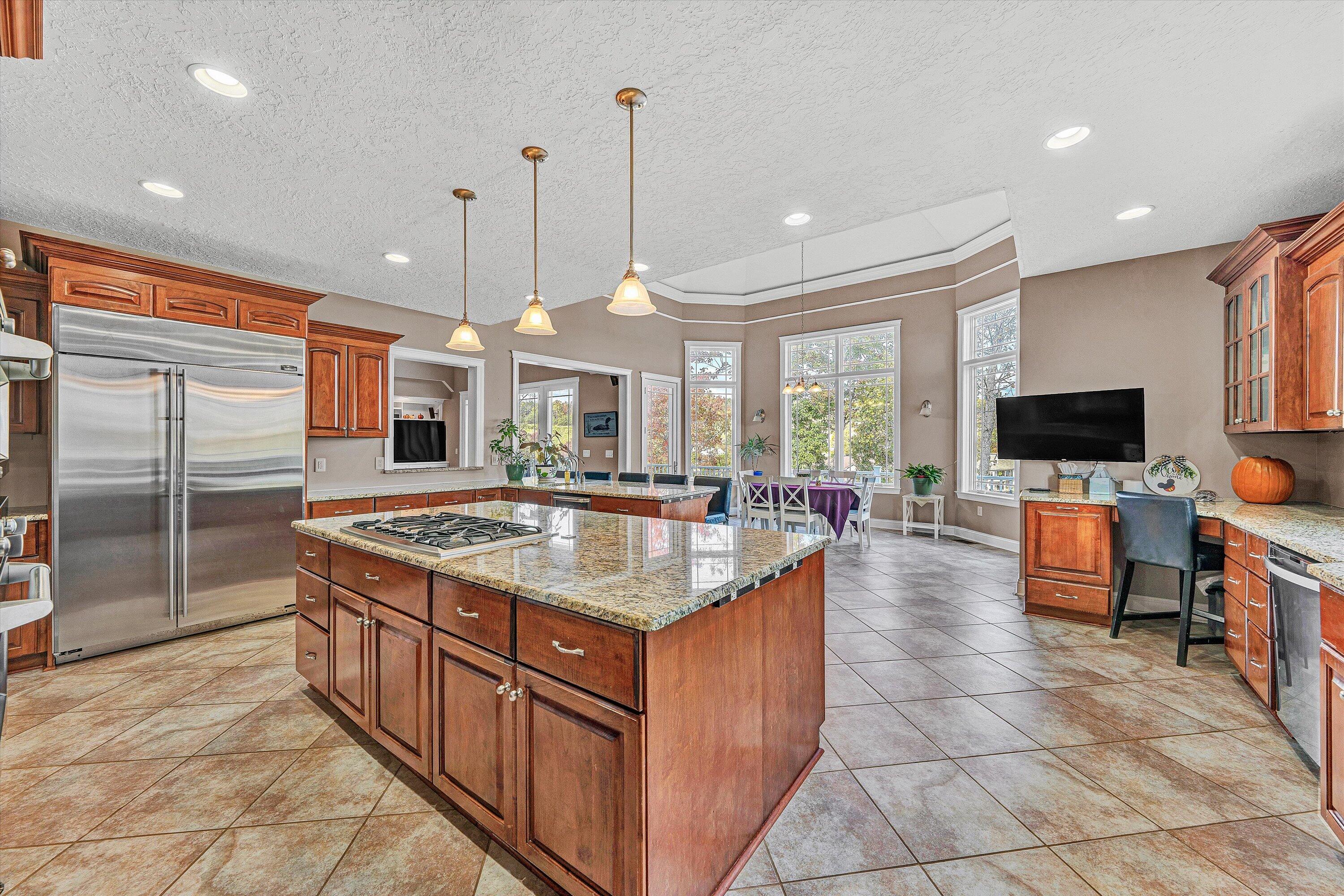 Moneta, Virginia, 24121, United States, 5 Bedrooms Bedrooms, ,6 BathroomsBathrooms,Residential,Active,1973555