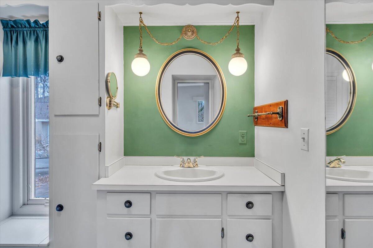 Huddleston, Virginia, 24104, United States, 5 Bedrooms Bedrooms, ,4 BathroomsBathrooms,Residential,Active,2023928