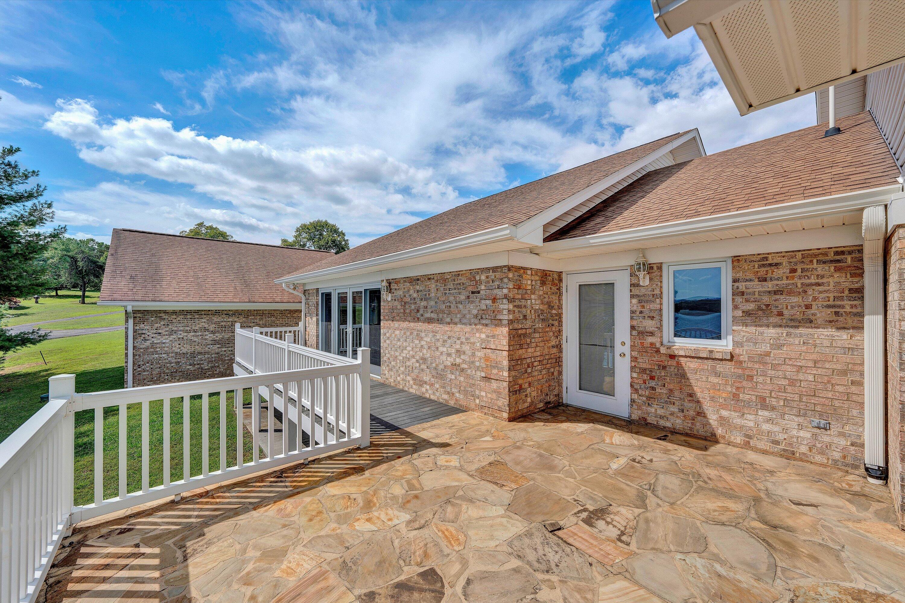 Moneta, Virginia, 24121, United States, 6 Bedrooms Bedrooms, ,7 BathroomsBathrooms,Residential,Active,1953664