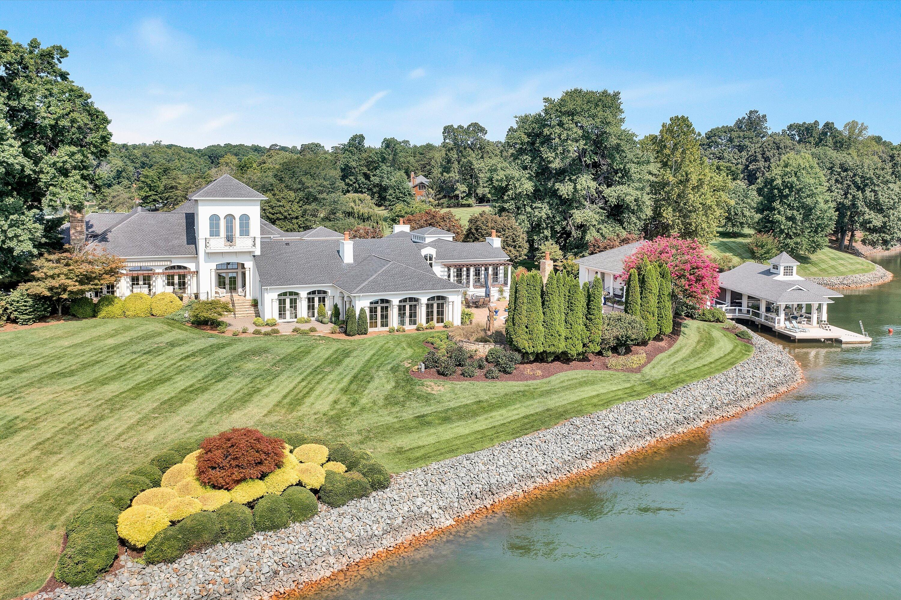 Moneta, Virginia, 24121, United States, 5 Bedrooms Bedrooms, ,9 BathroomsBathrooms,Residential,Active,1919403
