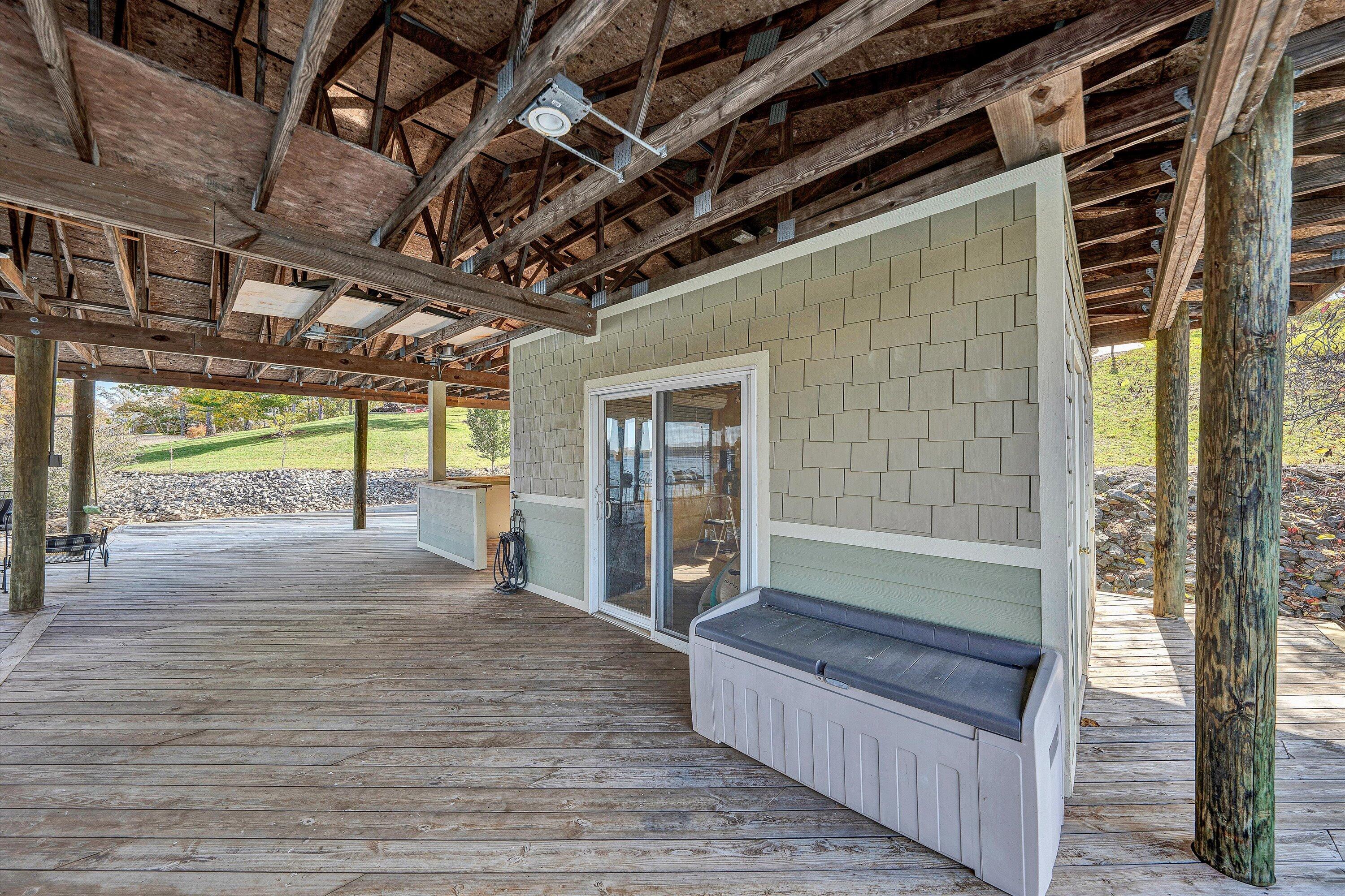 Moneta, Virginia, 24121, United States, 5 Bedrooms Bedrooms, ,6 BathroomsBathrooms,Residential,Active,1973555