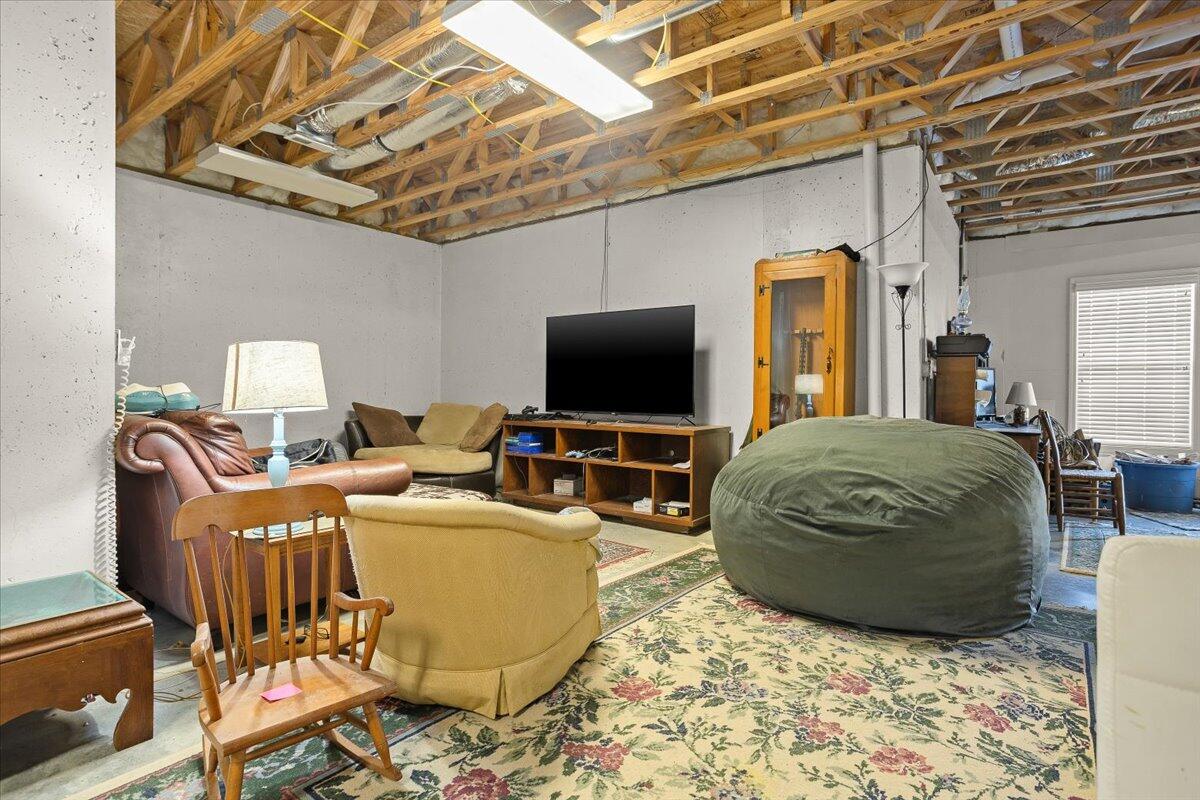 Fincastle, Virginia, 24090, United States, 3 Bedrooms Bedrooms, ,4 BathroomsBathrooms,Residential,Active,1945492