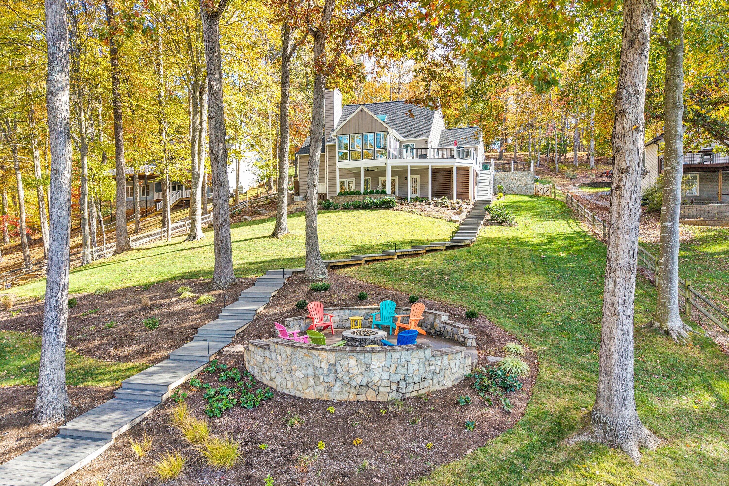 Moneta, Virginia, 24121, United States, 4 Bedrooms Bedrooms, ,4 BathroomsBathrooms,Residential,Active,1988441