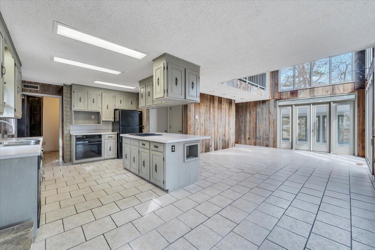 Huddleston, Virginia, 24104, United States, 5 Bedrooms Bedrooms, ,4 BathroomsBathrooms,Residential,Active,2023928