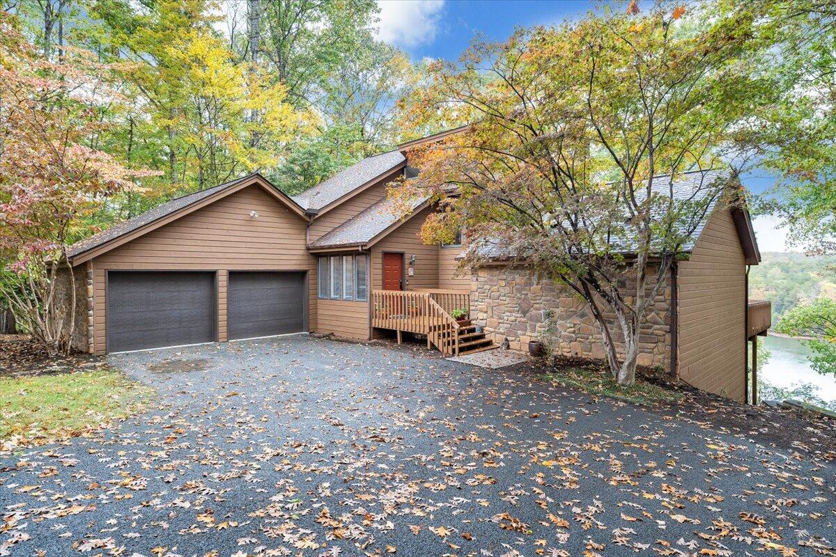 Wirtz, Virginia, 24184, United States, 4 Bedrooms Bedrooms, ,4 BathroomsBathrooms,Residential,Active,2007035