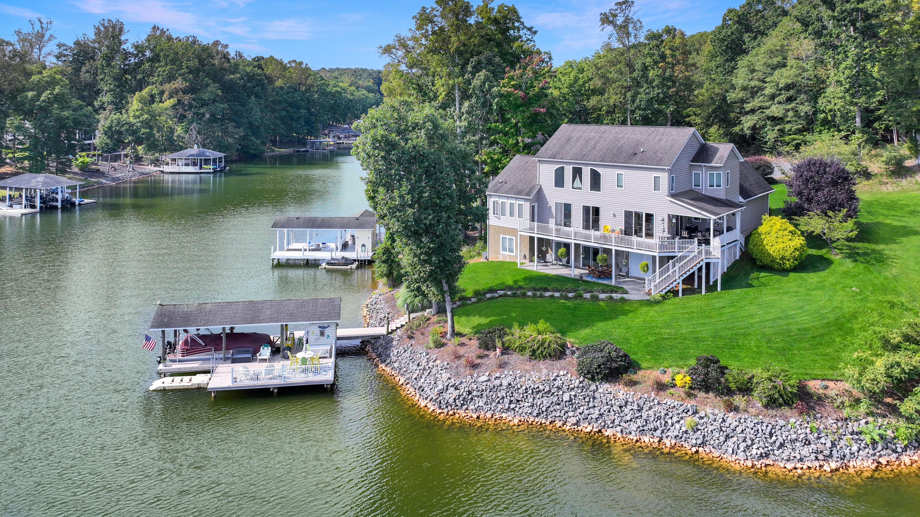 Moneta, Virginia, 24121, United States, 4 Bedrooms Bedrooms, ,4 BathroomsBathrooms,Residential,Active,1945250