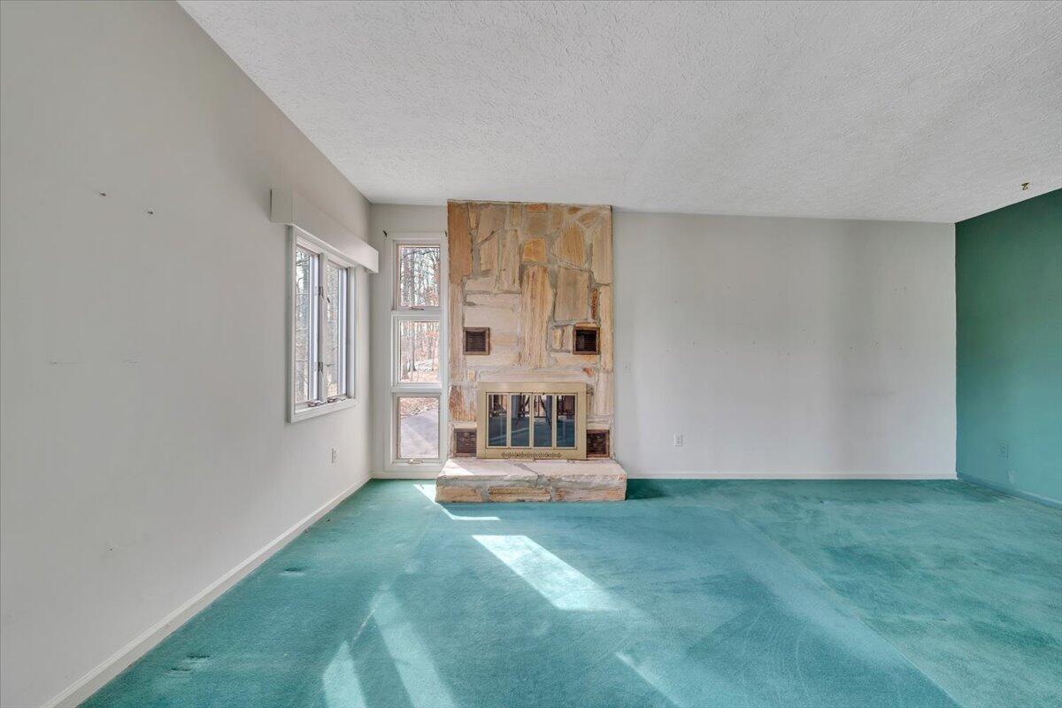 Huddleston, Virginia, 24104, United States, 5 Bedrooms Bedrooms, ,4 BathroomsBathrooms,Residential,Active,2023928