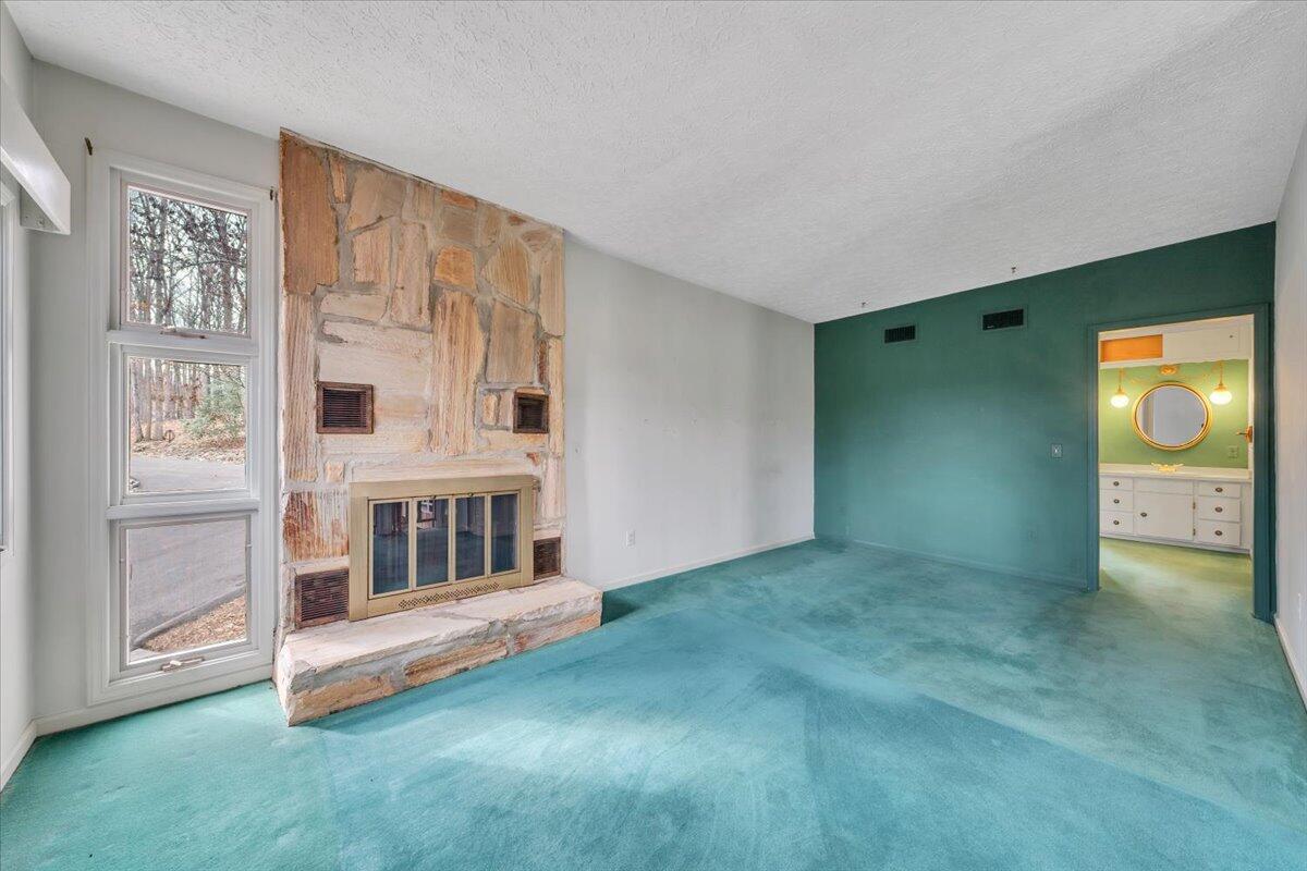 Huddleston, Virginia, 24104, United States, 5 Bedrooms Bedrooms, ,4 BathroomsBathrooms,Residential,Active,2023928