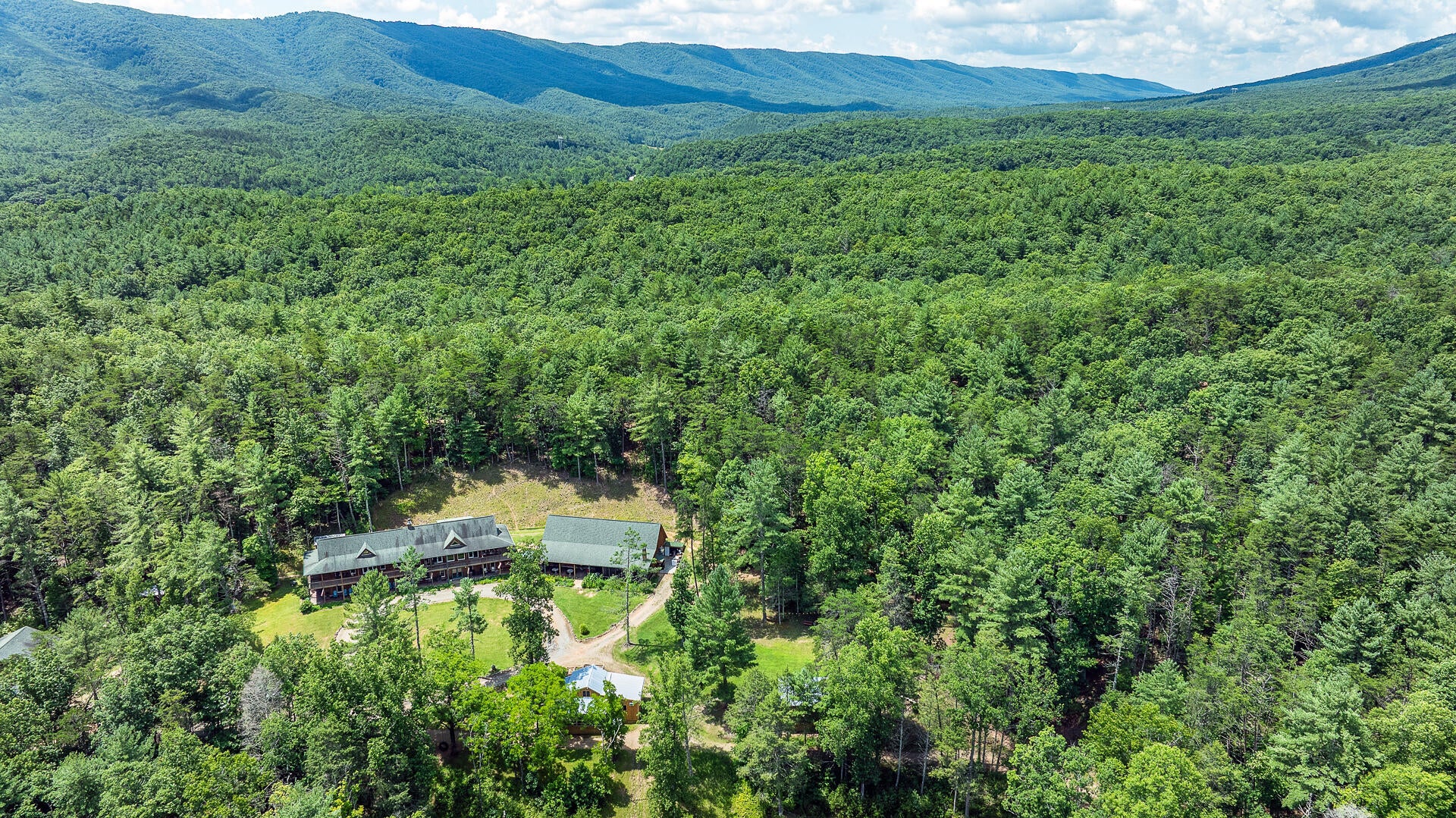 Catawba, Virginia, 24070, United States, 13 Bedrooms Bedrooms, ,15 BathroomsBathrooms,Residential,Active,1902950