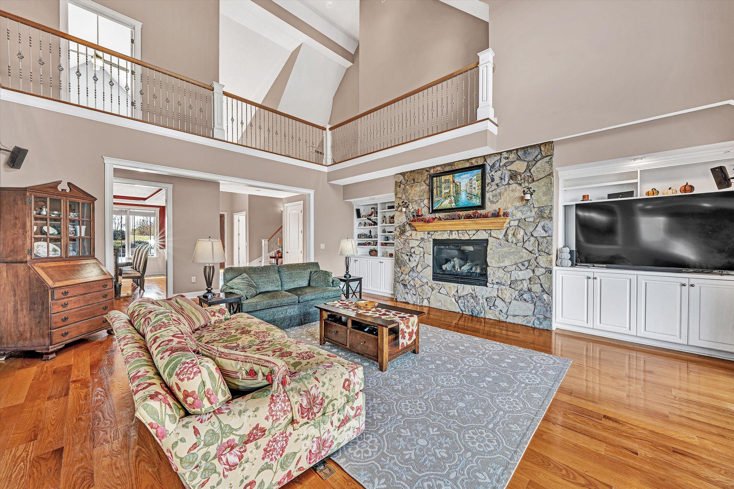 Moneta, Virginia, 24121, United States, 5 Bedrooms Bedrooms, ,6 BathroomsBathrooms,Residential,Active,1973555