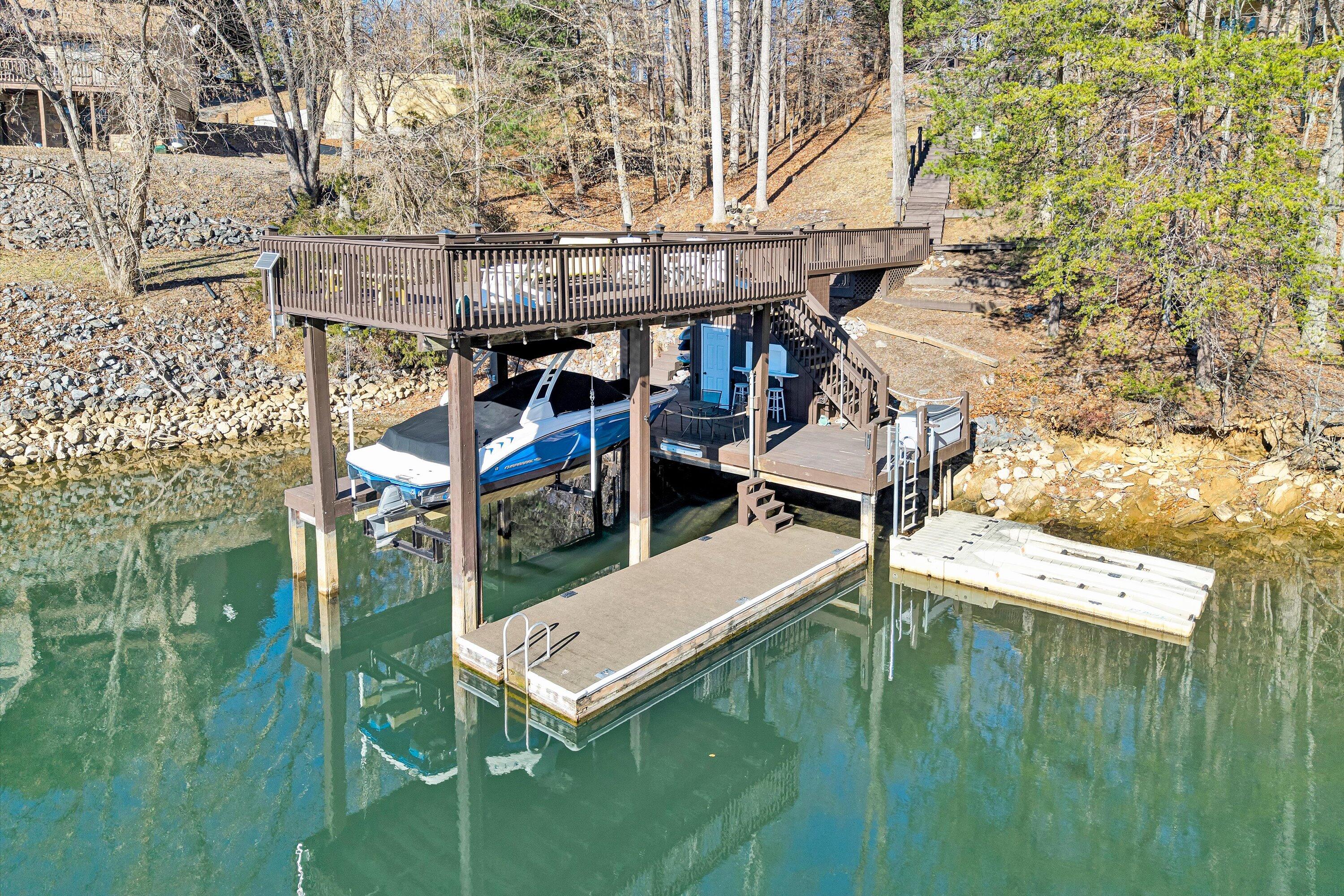 Moneta, Virginia, 24121, United States, 4 Bedrooms Bedrooms, ,3 BathroomsBathrooms,Residential,Active,2010155