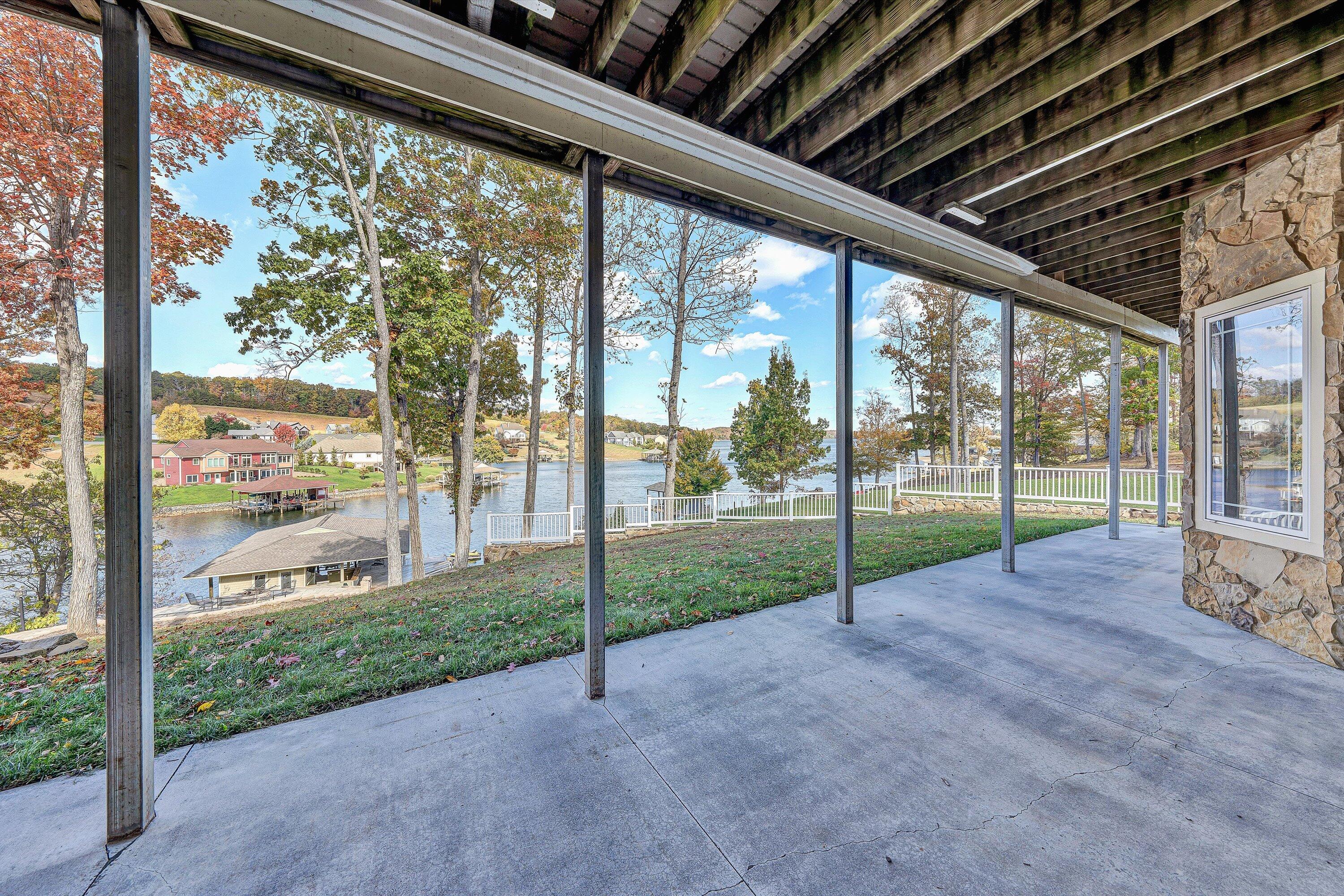 Moneta, Virginia, 24121, United States, 5 Bedrooms Bedrooms, ,6 BathroomsBathrooms,Residential,Active,1973555