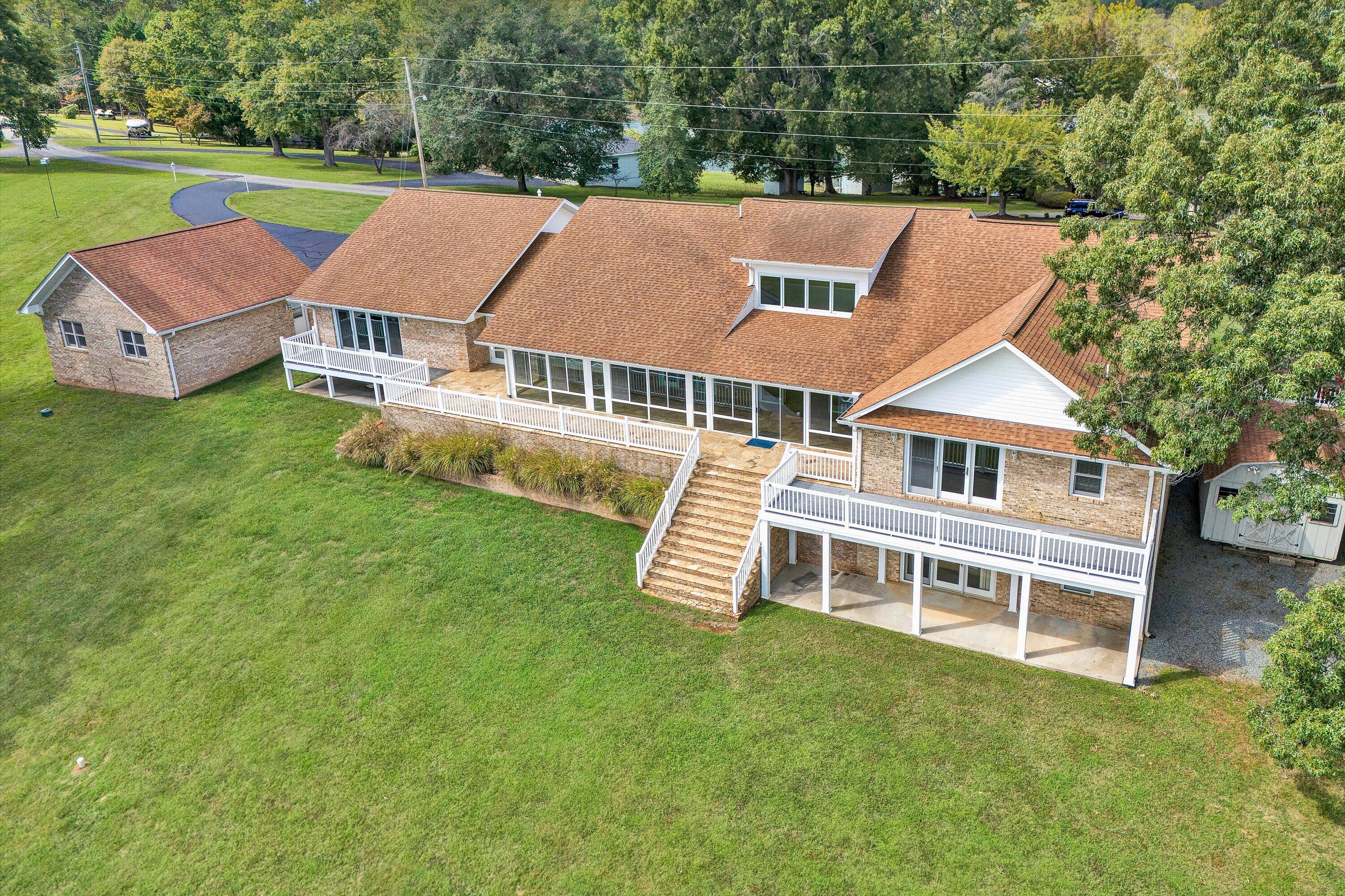 Moneta, Virginia, 24121, United States, 6 Bedrooms Bedrooms, ,7 BathroomsBathrooms,Residential,Active,1953664