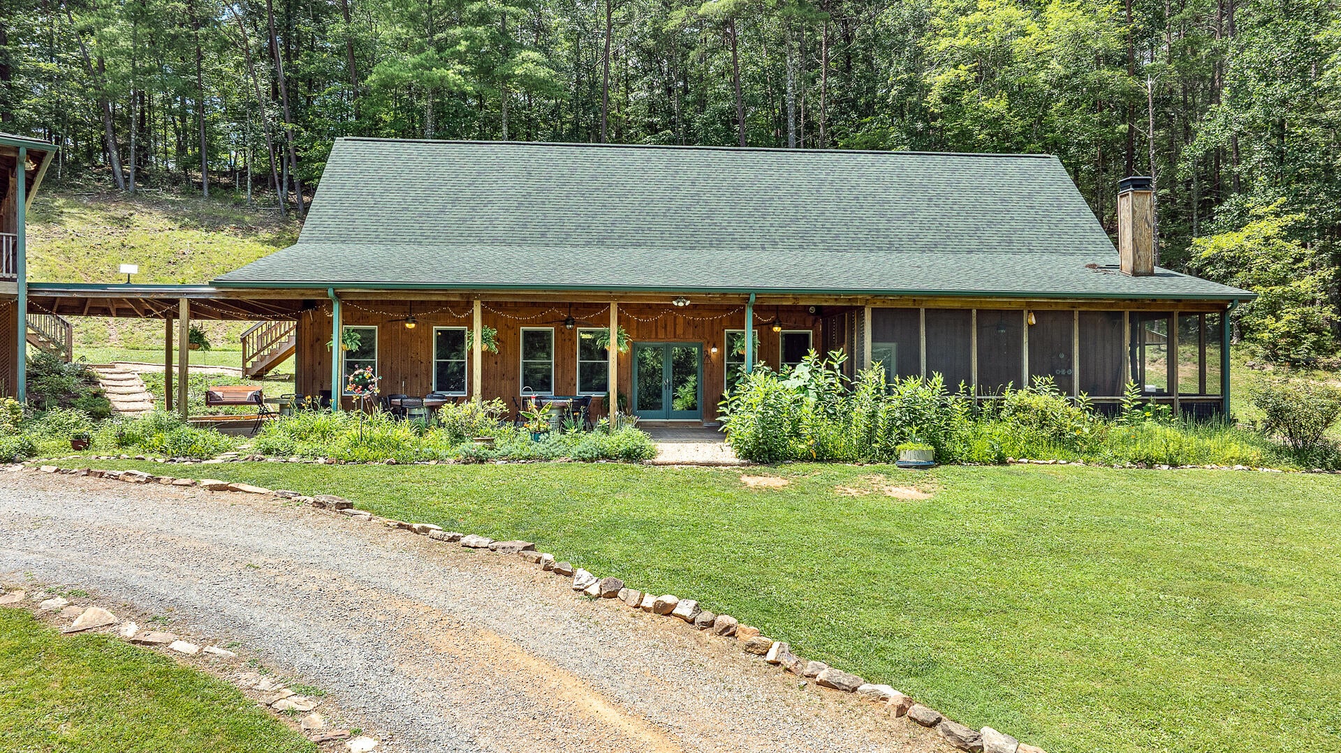 Catawba, Virginia, 24070, United States, 13 Bedrooms Bedrooms, ,15 BathroomsBathrooms,Residential,Active,1902950