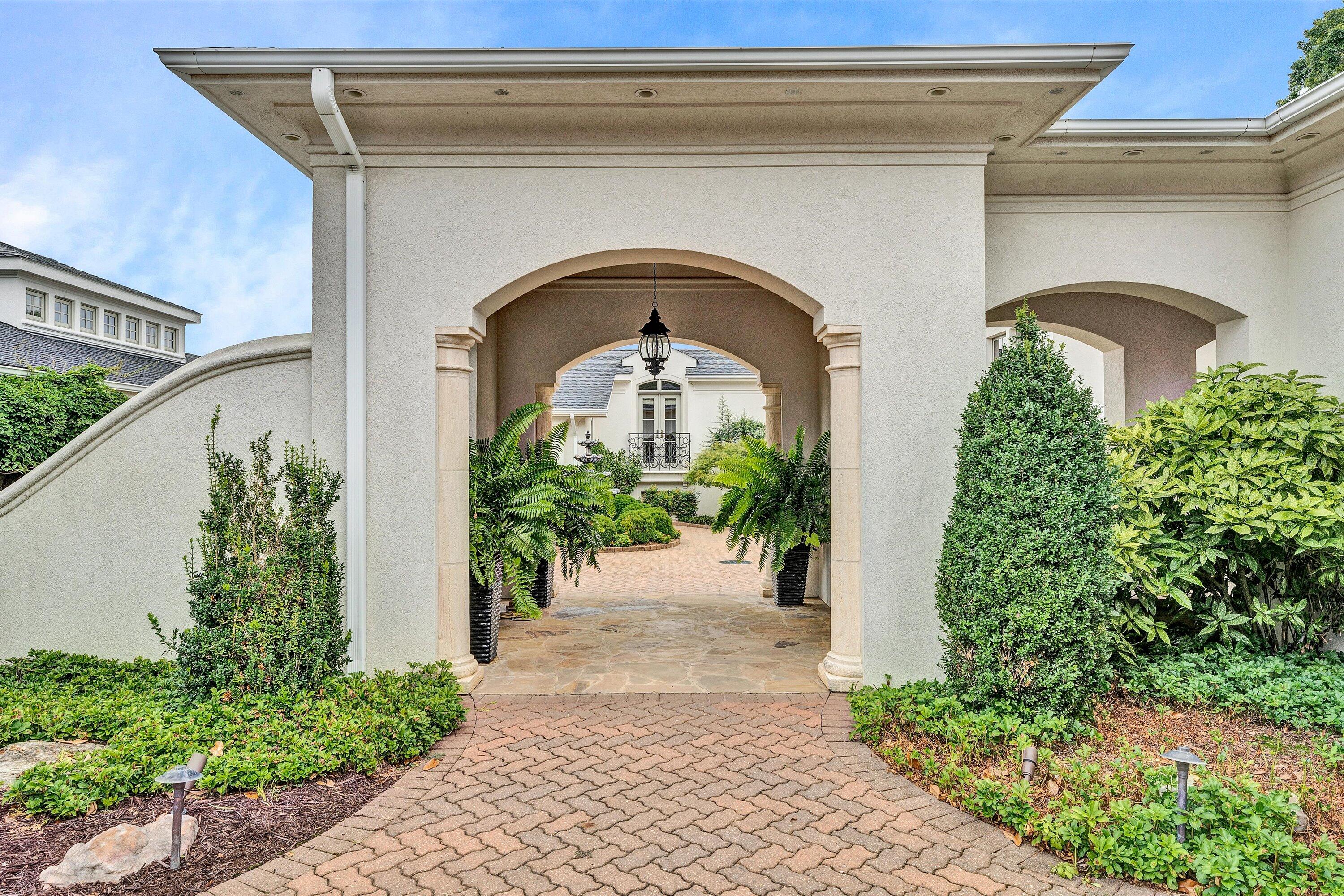 Moneta, Virginia, 24121, United States, 5 Bedrooms Bedrooms, ,9 BathroomsBathrooms,Residential,Active,1919403