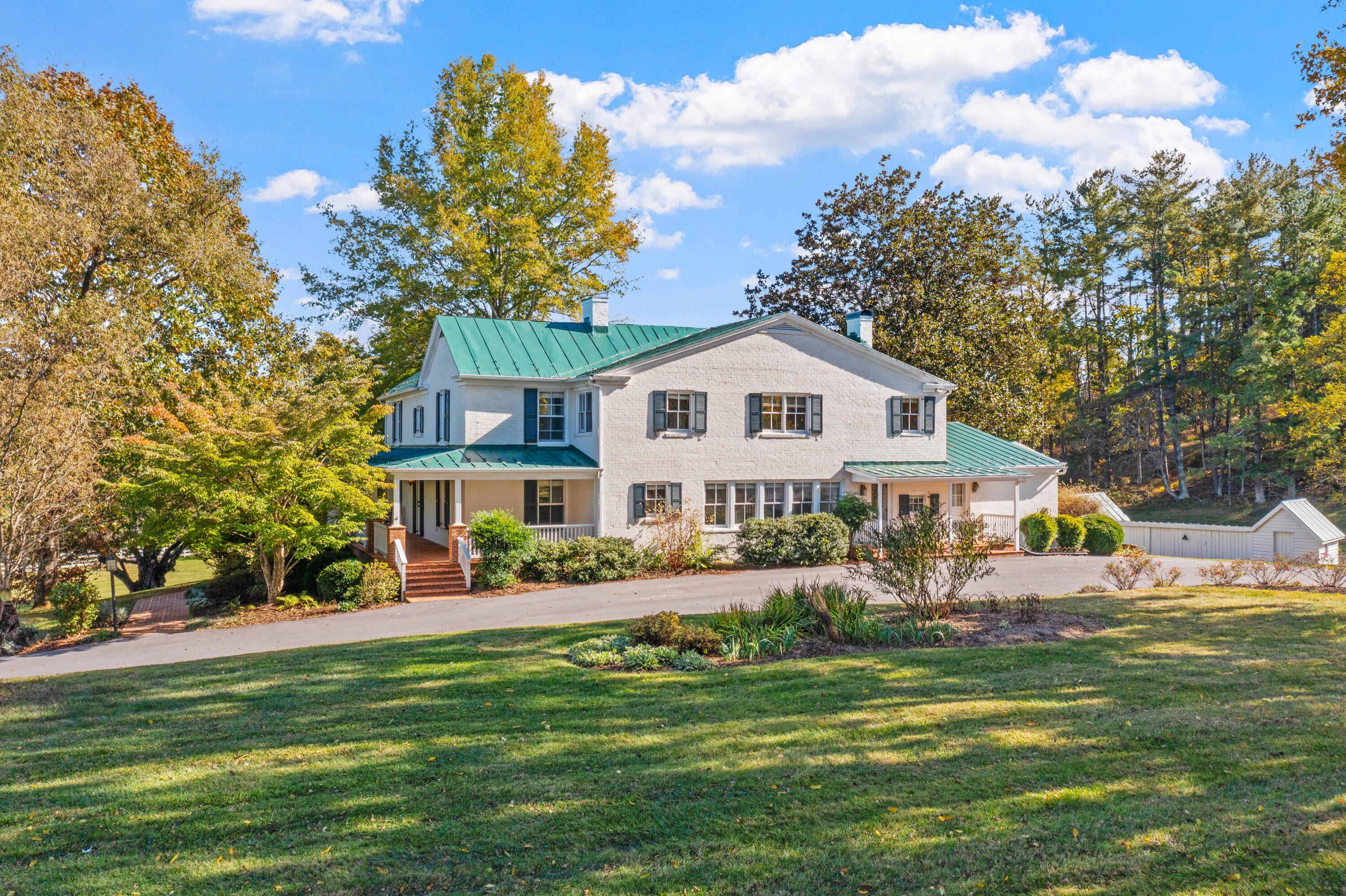 Troutville, Virginia, 24175, United States, 5 Bedrooms Bedrooms, ,4 BathroomsBathrooms,Residential,Active,1965837