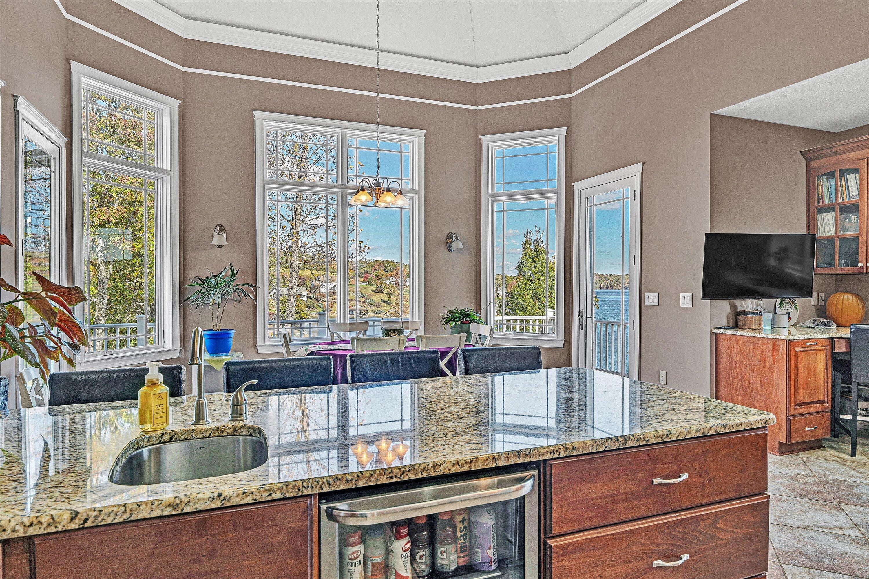 Moneta, Virginia, 24121, United States, 5 Bedrooms Bedrooms, ,6 BathroomsBathrooms,Residential,Active,1973555