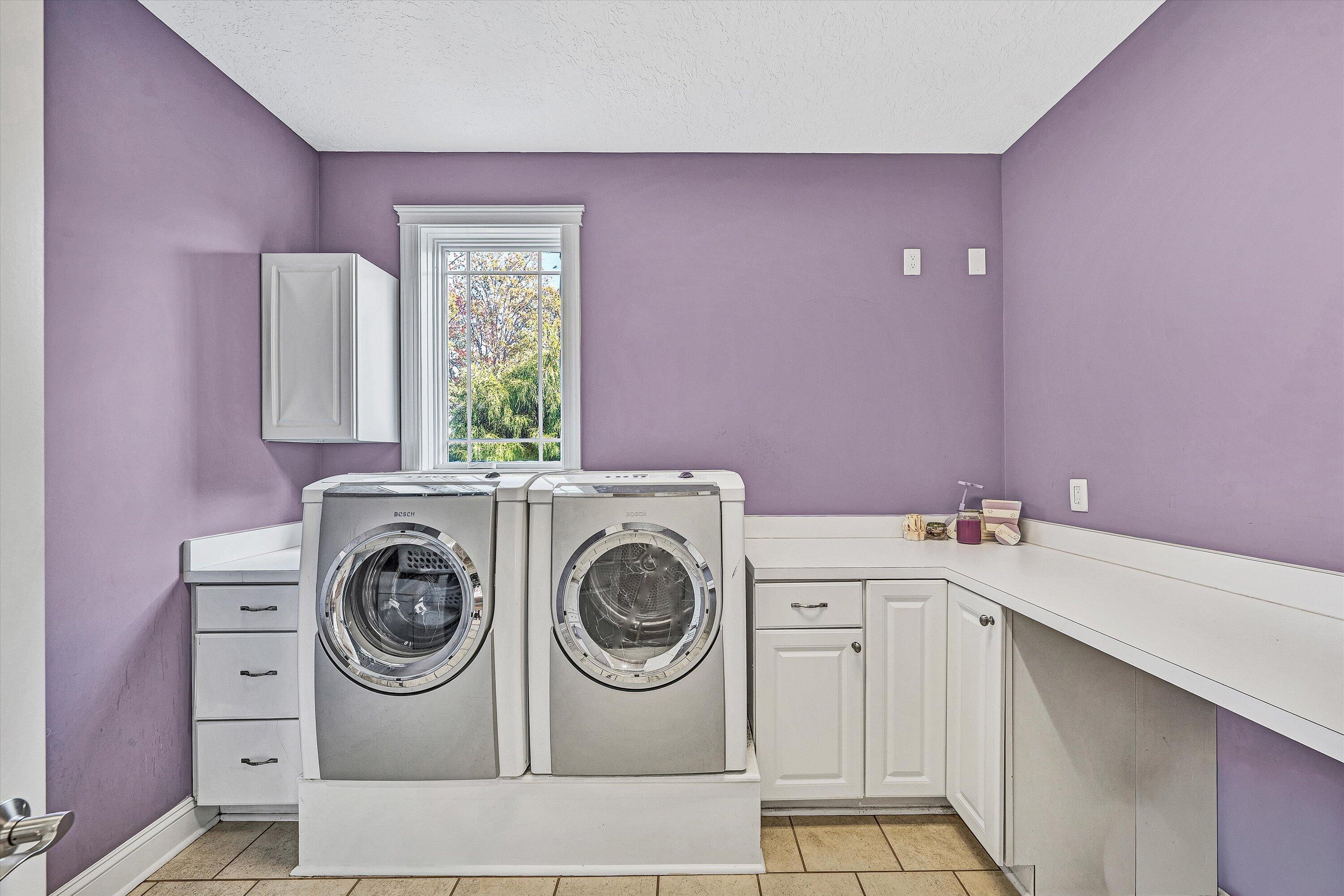 Moneta, Virginia, 24121, United States, 5 Bedrooms Bedrooms, ,6 BathroomsBathrooms,Residential,Active,1973555