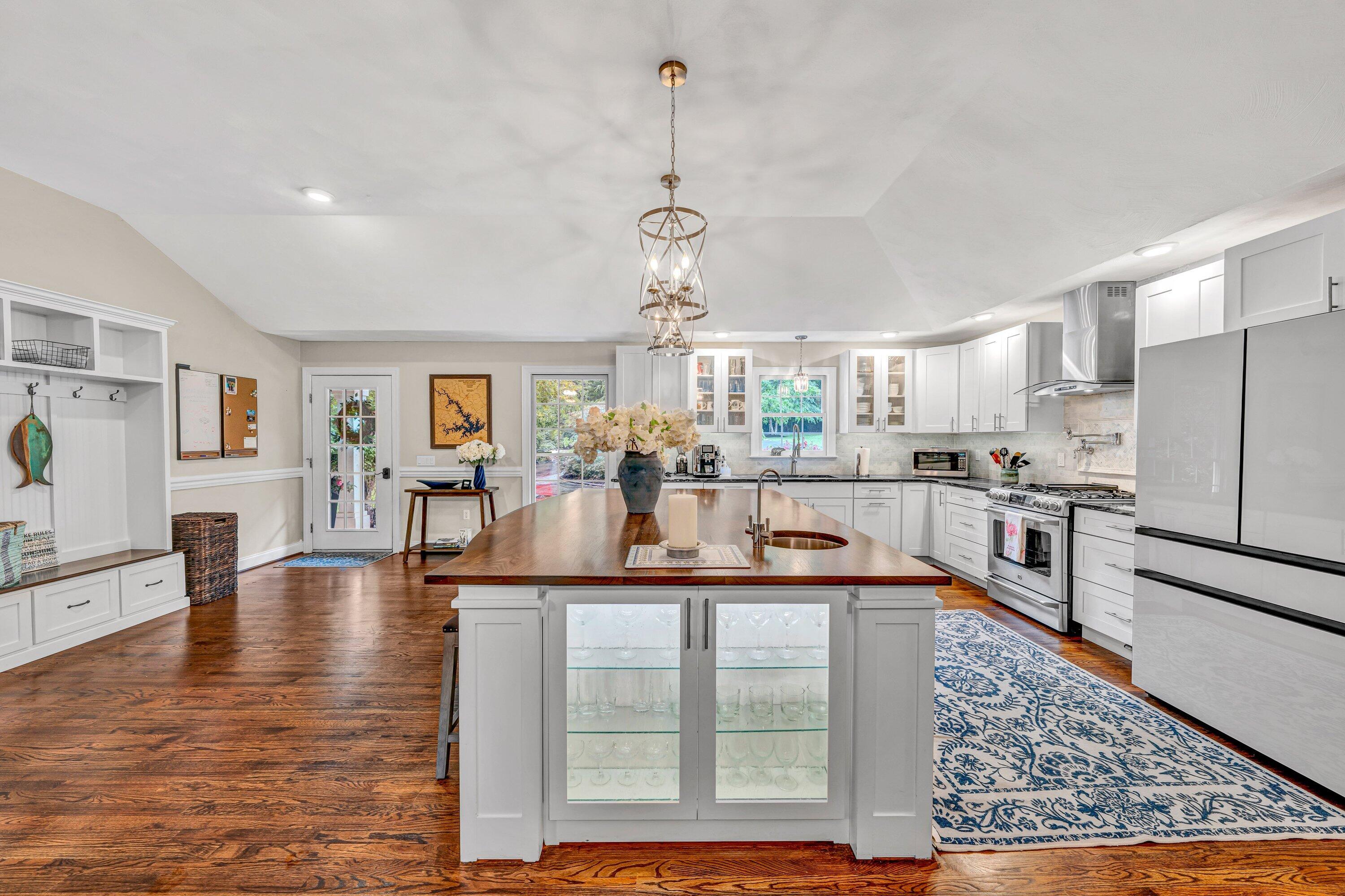 Moneta, Virginia, 24121, United States, 4 Bedrooms Bedrooms, ,3 BathroomsBathrooms,Residential,Active,1909835