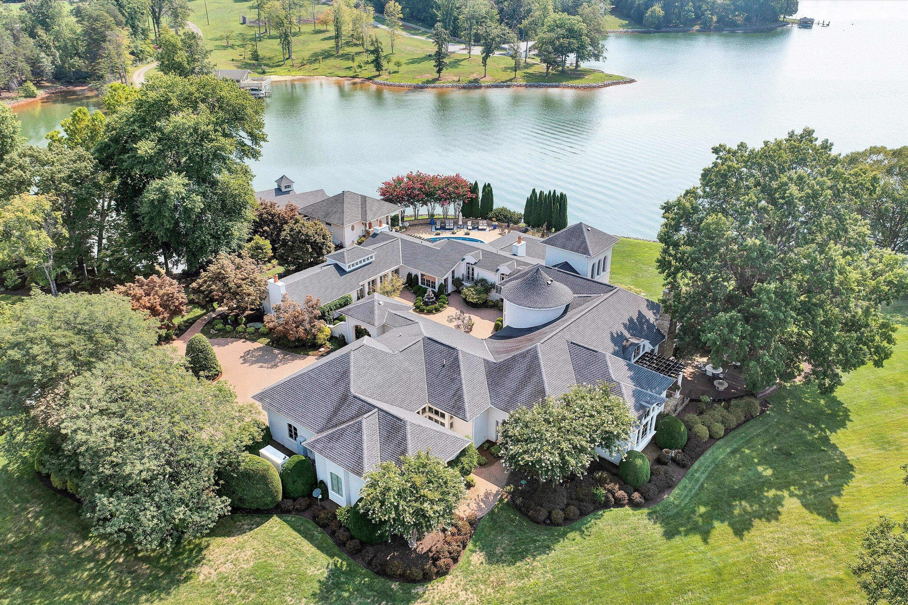 Moneta, Virginia, 24121, United States, 5 Bedrooms Bedrooms, ,9 BathroomsBathrooms,Residential,Active,1919403