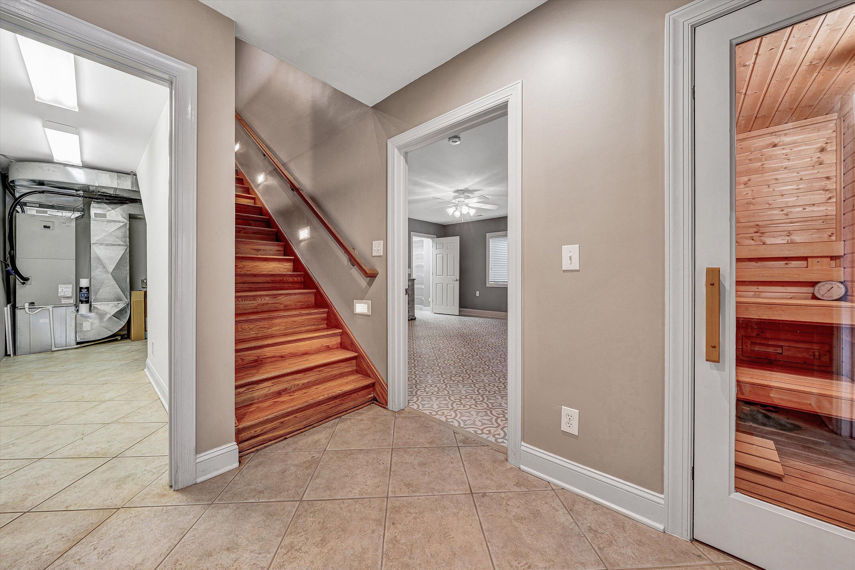 Moneta, Virginia, 24121, United States, 6 Bedrooms Bedrooms, ,7 BathroomsBathrooms,Residential,Active,1953664