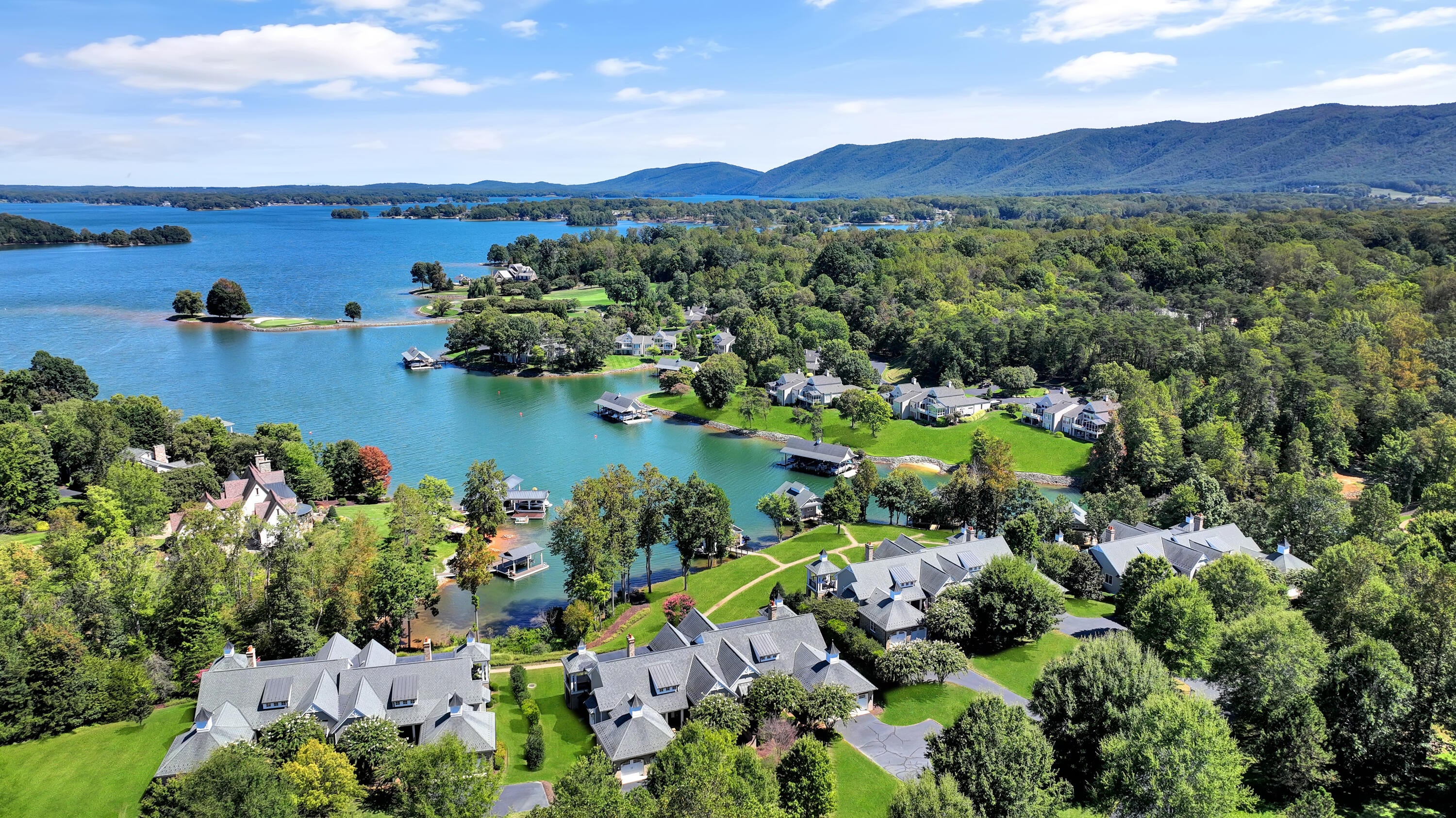 Penhook, Virginia, 24137, United States, 4 Bedrooms Bedrooms, ,5 BathroomsBathrooms,Residential,Active,1952443