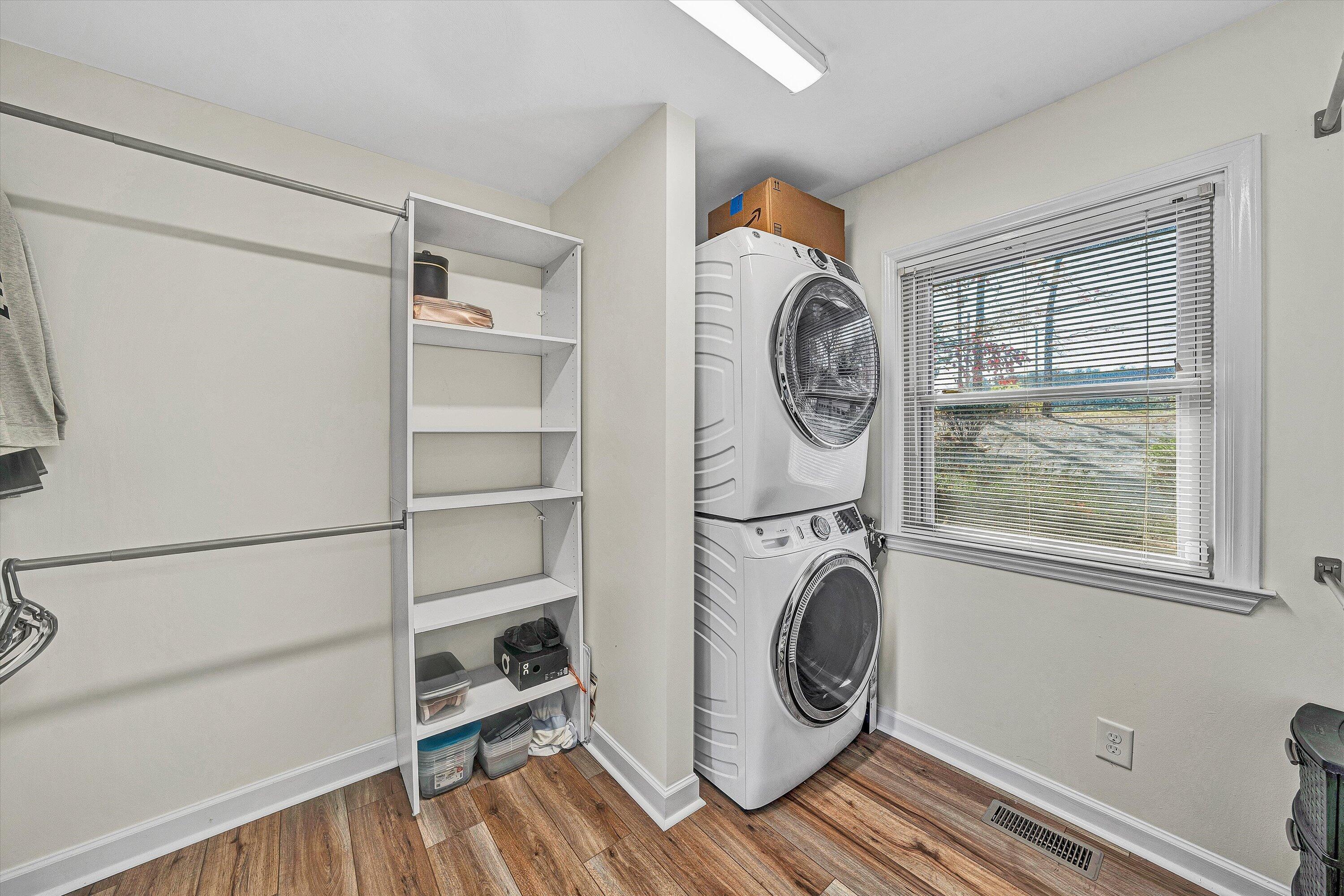 Moneta, Virginia, 24121, United States, 3 Bedrooms Bedrooms, ,3 BathroomsBathrooms,Residential,Active,1988476