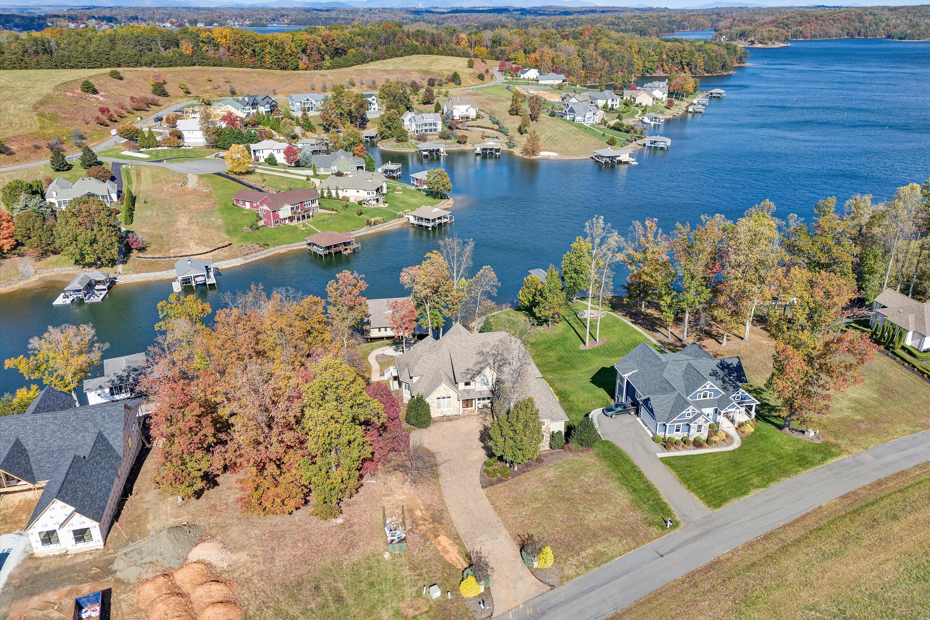 Moneta, Virginia, 24121, United States, 5 Bedrooms Bedrooms, ,6 BathroomsBathrooms,Residential,Active,1973555