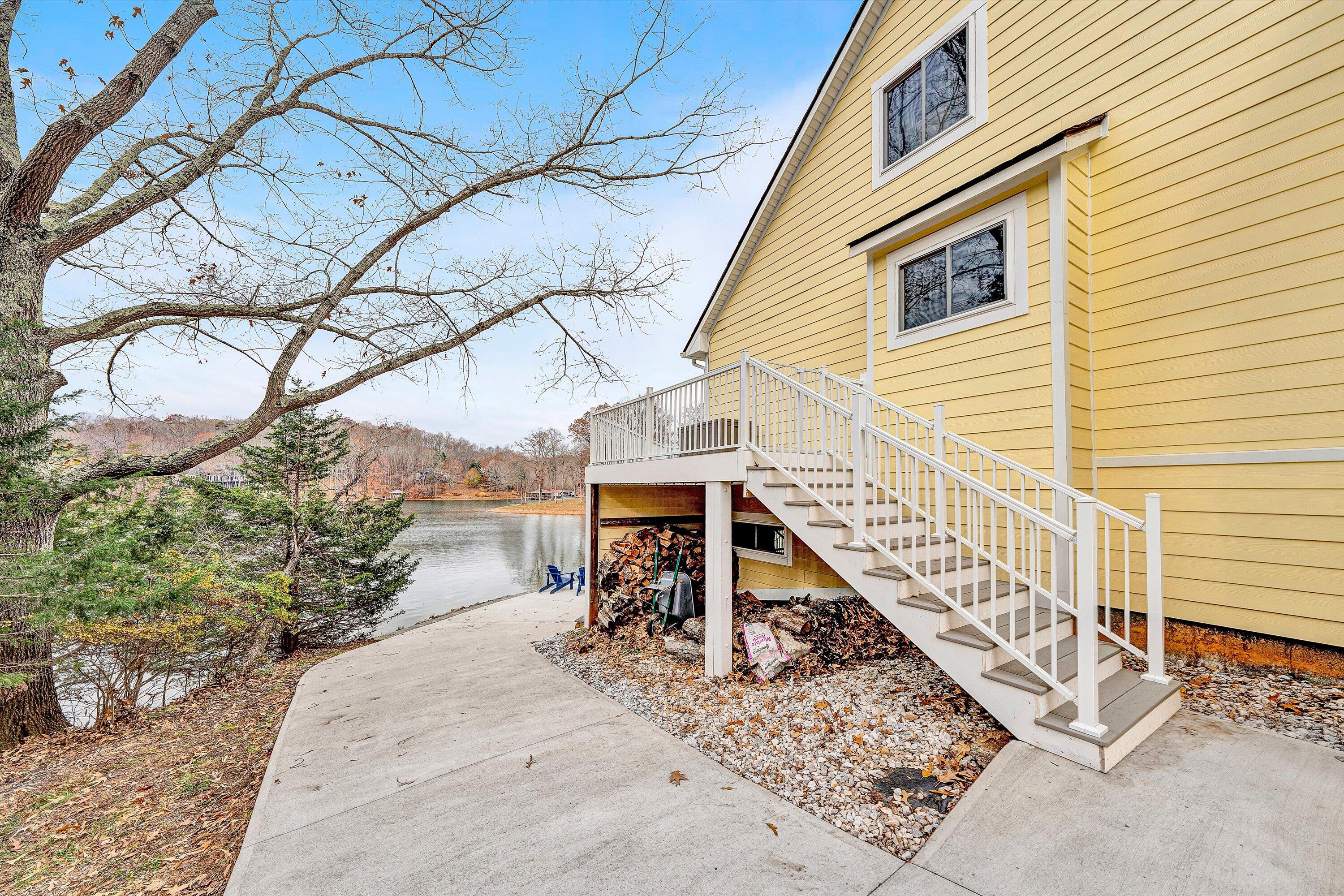 Wirtz, Virginia, 24184, United States, 5 Bedrooms Bedrooms, ,4 BathroomsBathrooms,Residential,Active,1998599