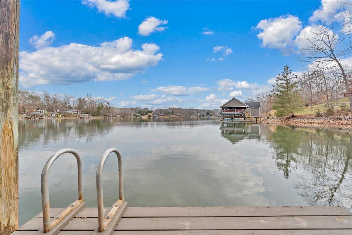 Huddleston, Virginia, 24104, United States, 5 Bedrooms Bedrooms, ,4 BathroomsBathrooms,Residential,Active,2023928