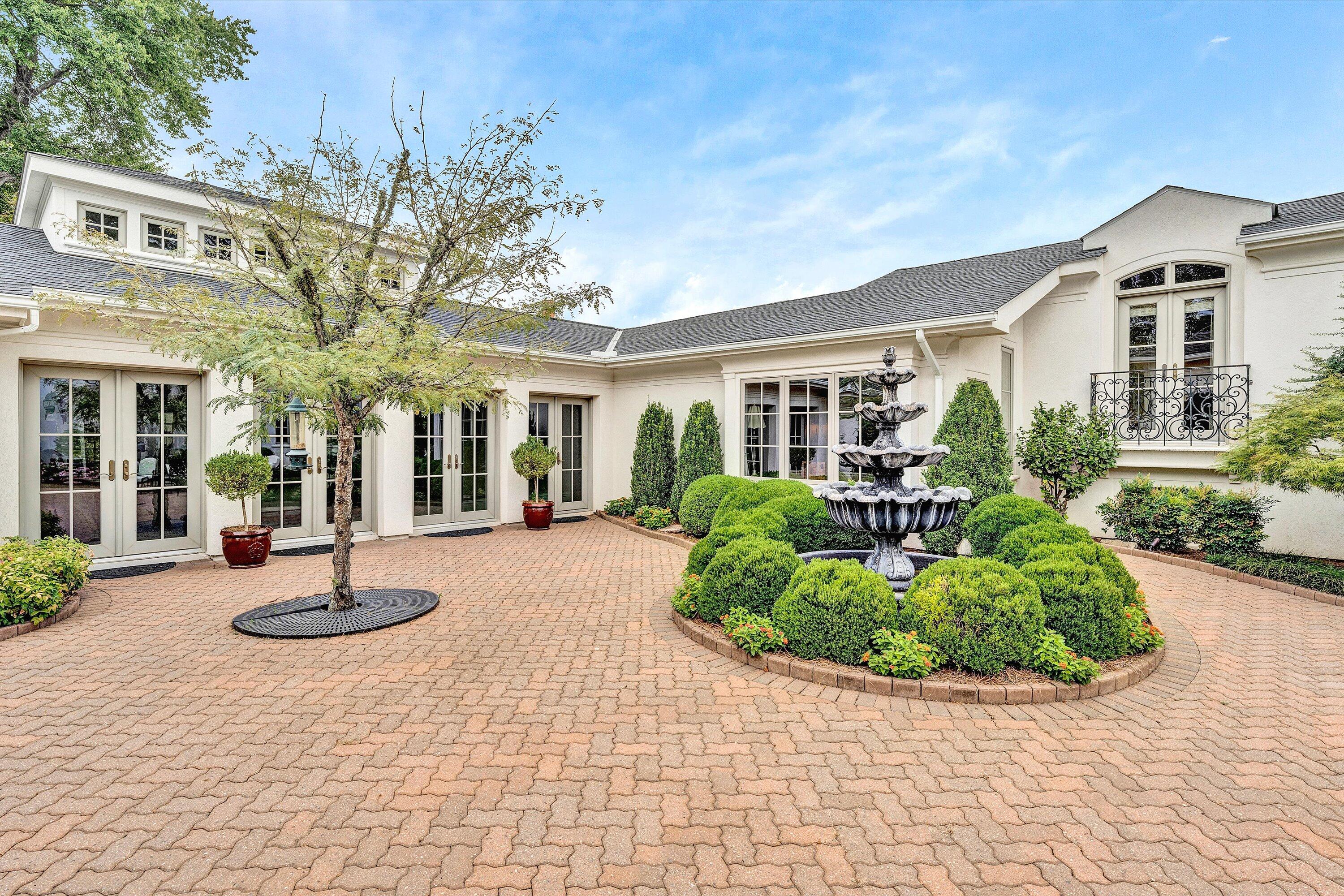 Moneta, Virginia, 24121, United States, 5 Bedrooms Bedrooms, ,9 BathroomsBathrooms,Residential,Active,1919403