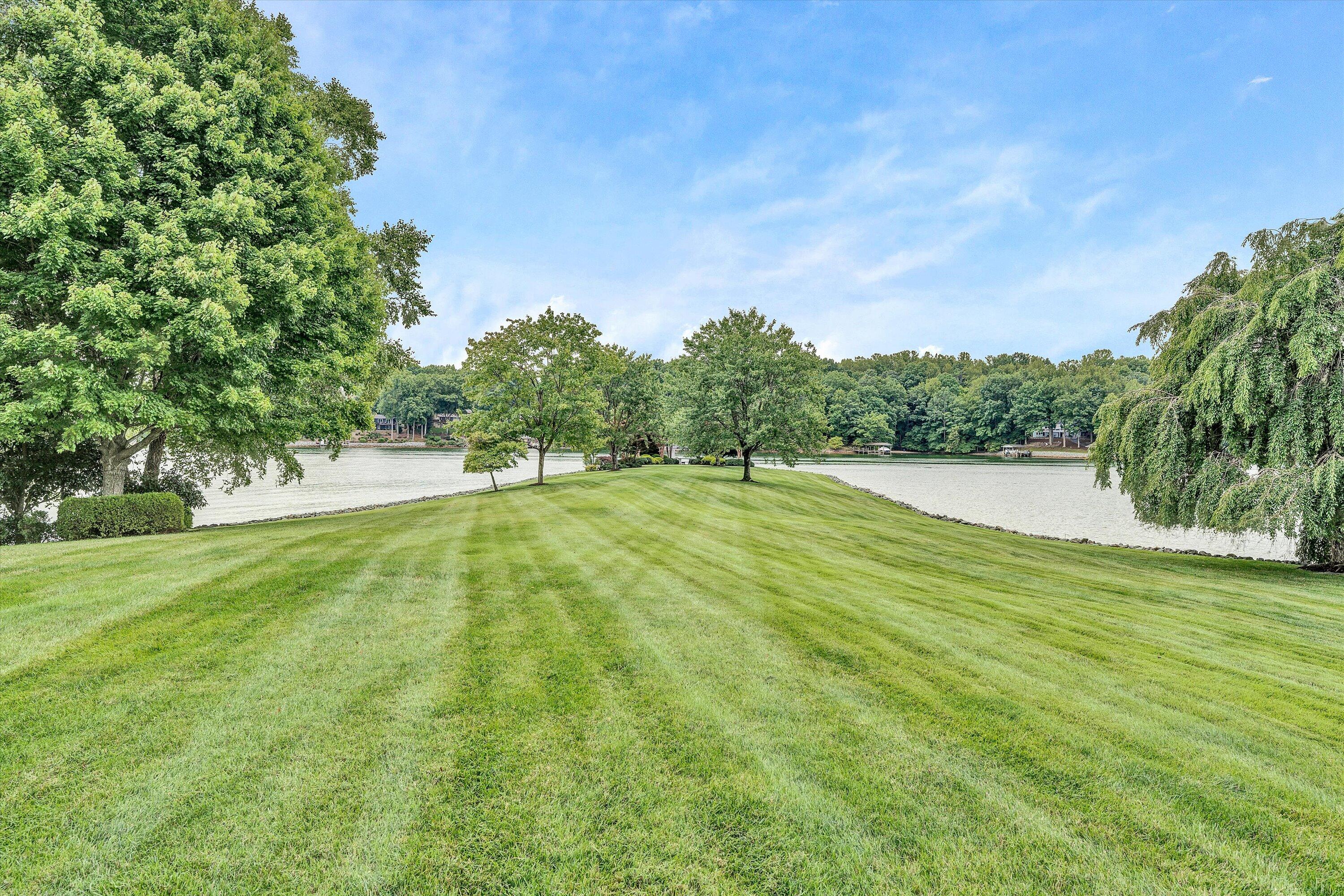 Moneta, Virginia, 24121, United States, 5 Bedrooms Bedrooms, ,9 BathroomsBathrooms,Residential,Active,1919403