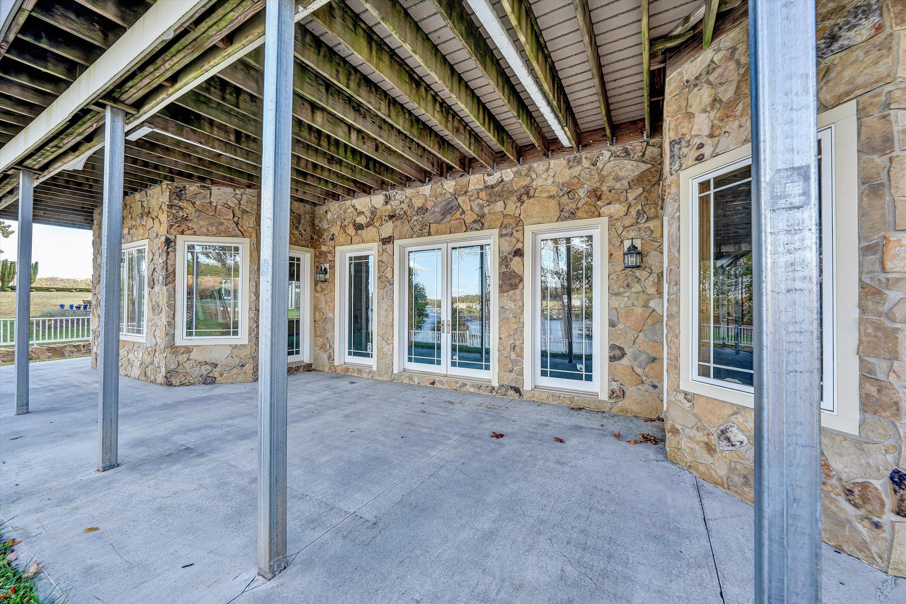 Moneta, Virginia, 24121, United States, 5 Bedrooms Bedrooms, ,6 BathroomsBathrooms,Residential,Active,1973555