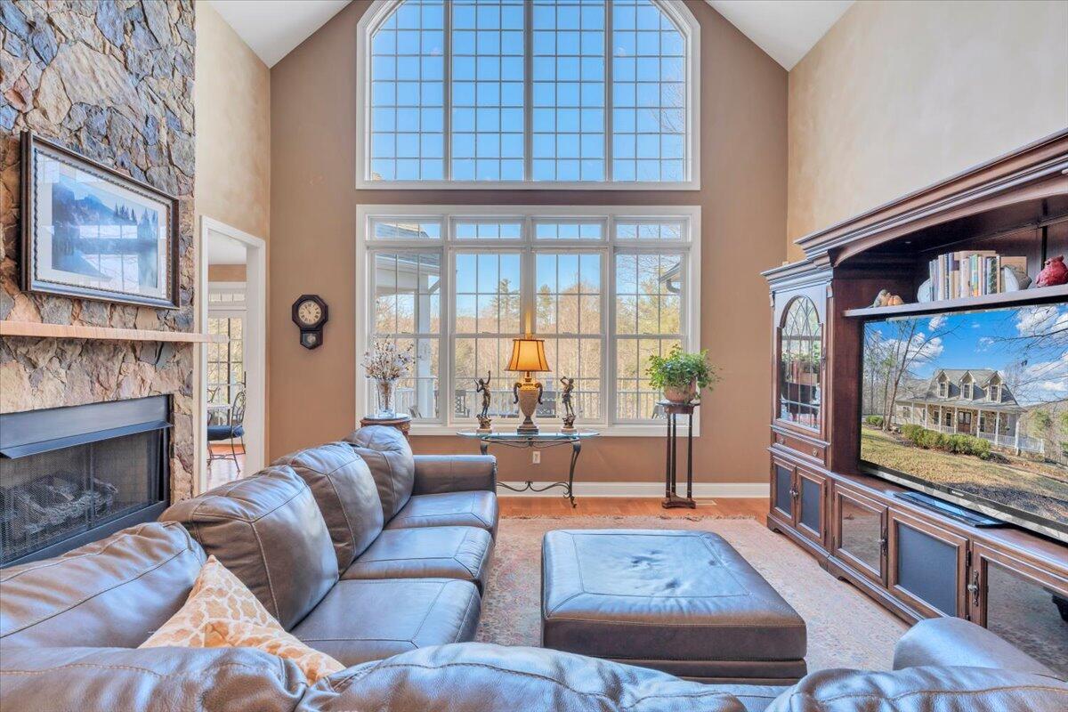 Roanoke, Virginia, 24014, United States, 4 Bedrooms Bedrooms, ,4 BathroomsBathrooms,Residential,Active,2001334