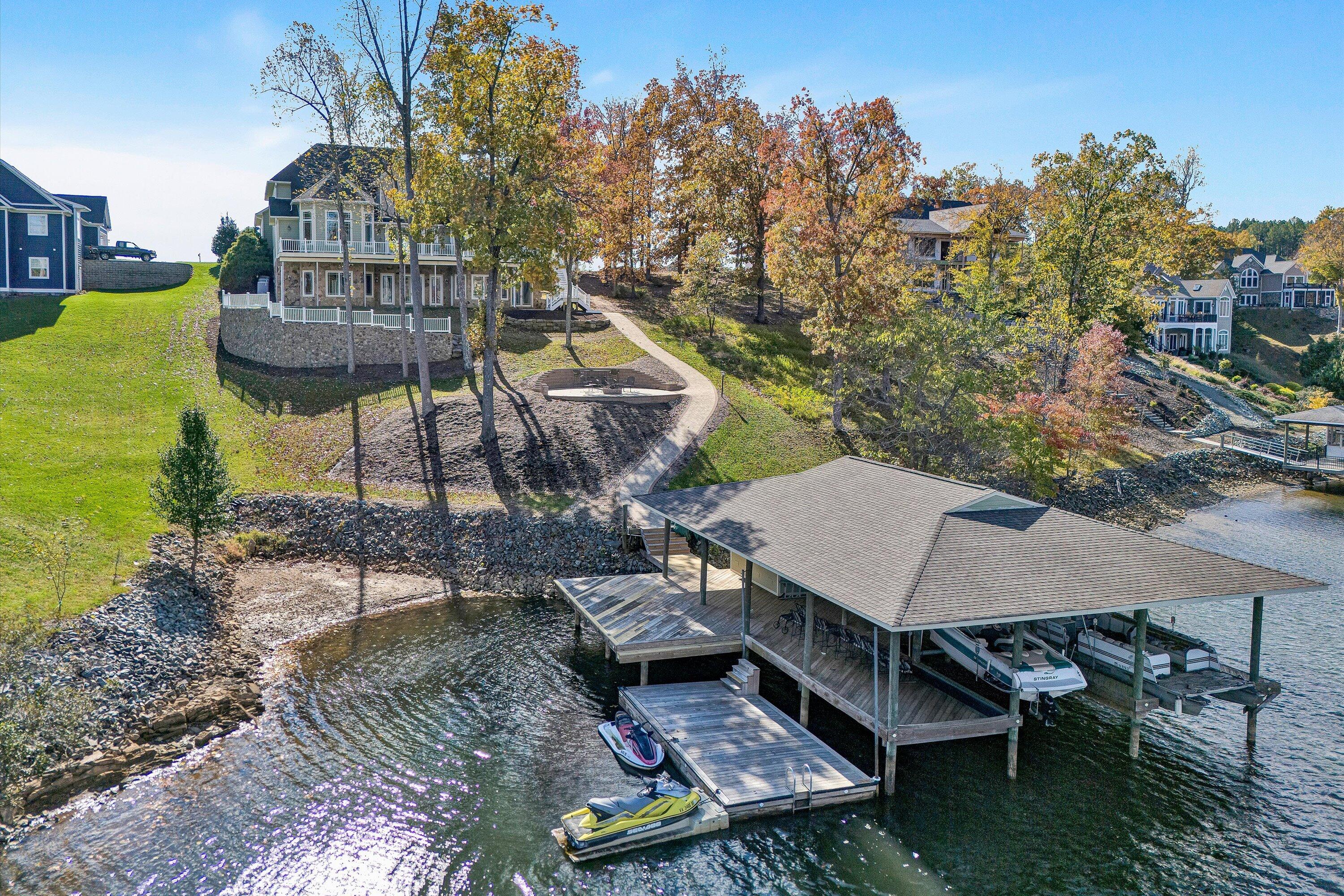 Moneta, Virginia, 24121, United States, 5 Bedrooms Bedrooms, ,6 BathroomsBathrooms,Residential,Active,1973555