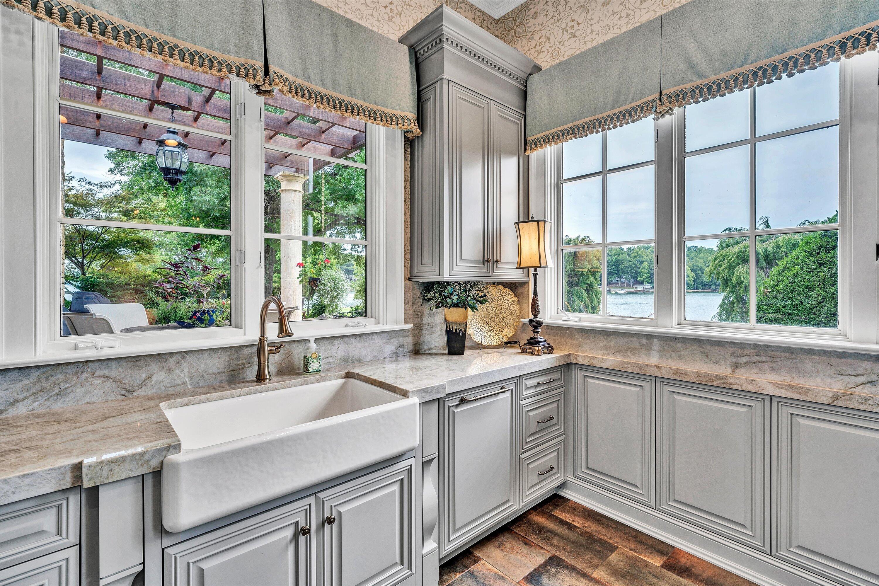 Moneta, Virginia, 24121, United States, 5 Bedrooms Bedrooms, ,9 BathroomsBathrooms,Residential,Active,1919403