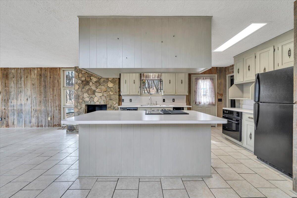 Huddleston, Virginia, 24104, United States, 5 Bedrooms Bedrooms, ,4 BathroomsBathrooms,Residential,Active,2023928