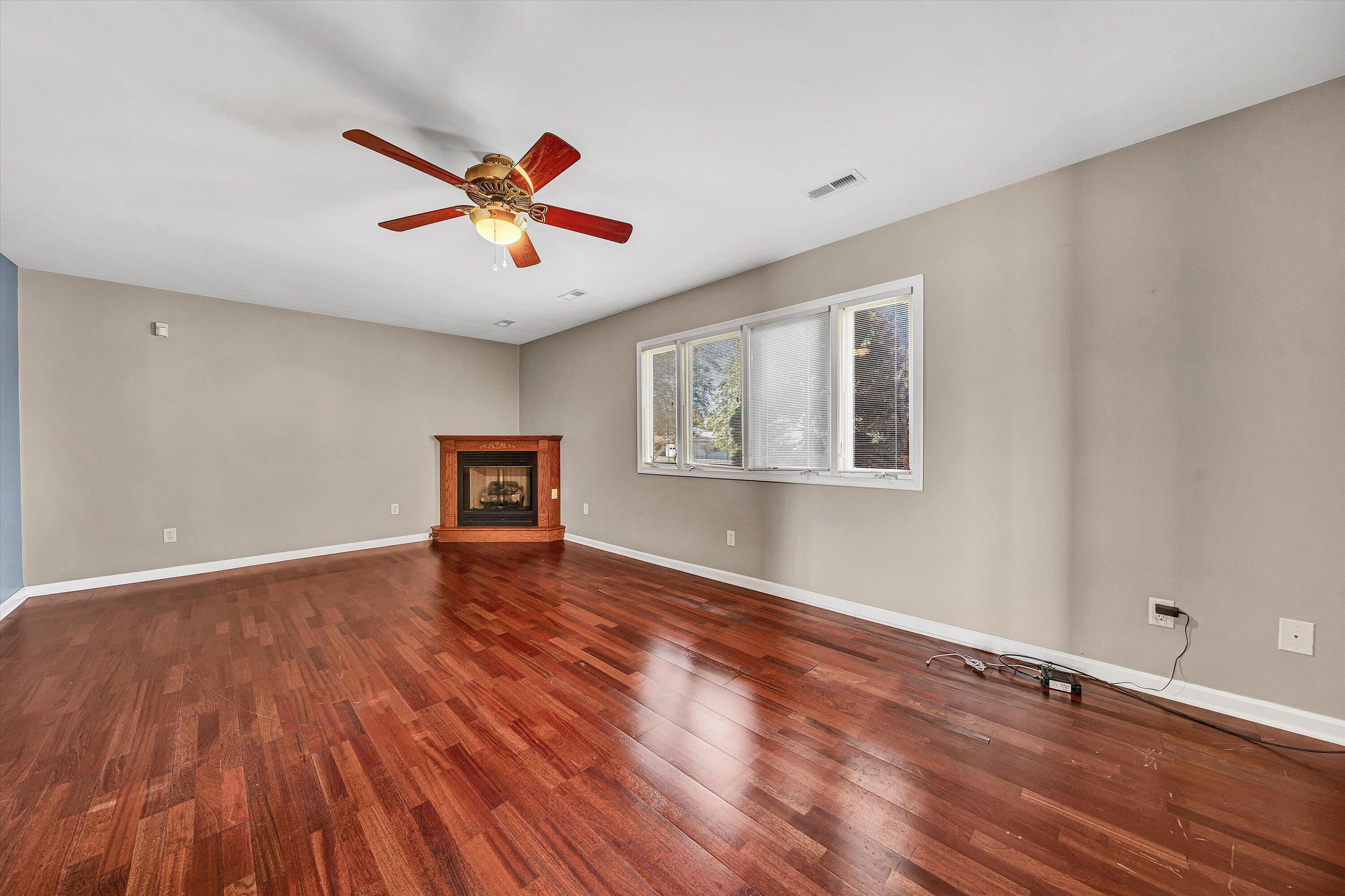 Moneta, Virginia, 24121, United States, 6 Bedrooms Bedrooms, ,7 BathroomsBathrooms,Residential,Active,1953664