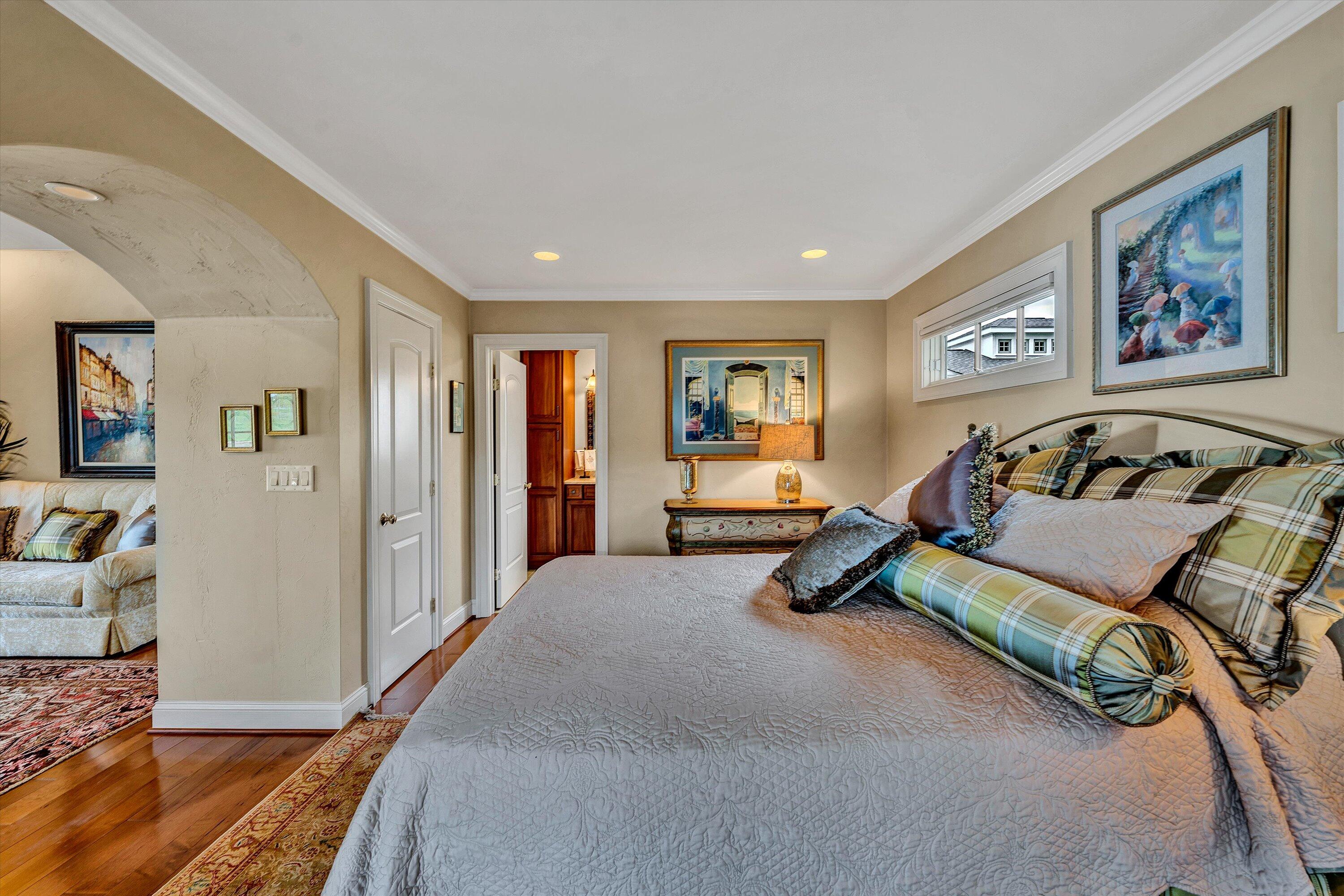 Moneta, Virginia, 24121, United States, 5 Bedrooms Bedrooms, ,9 BathroomsBathrooms,Residential,Active,1919403