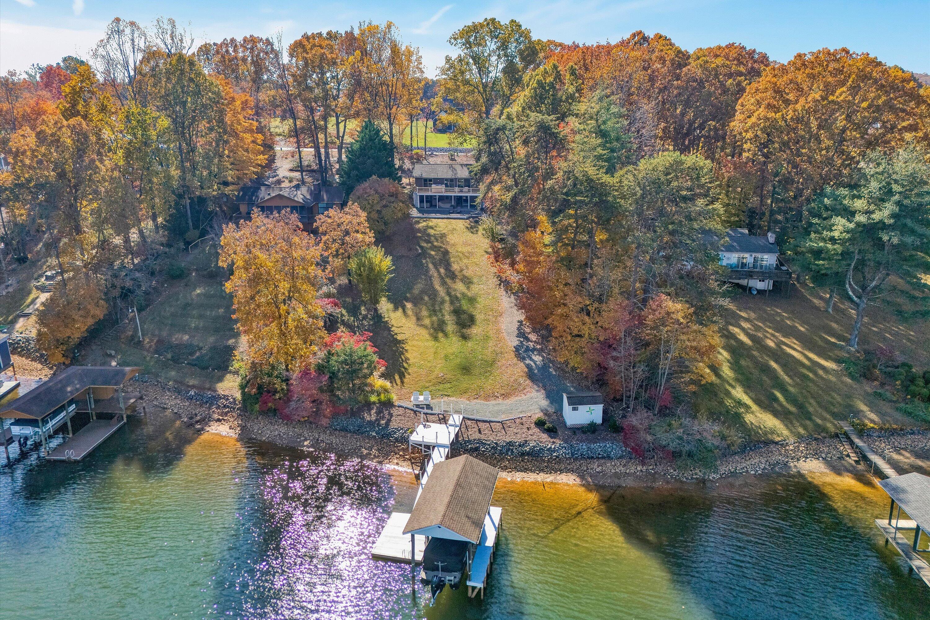 Moneta, Virginia, 24121, United States, 3 Bedrooms Bedrooms, ,3 BathroomsBathrooms,Residential,Active,1988476