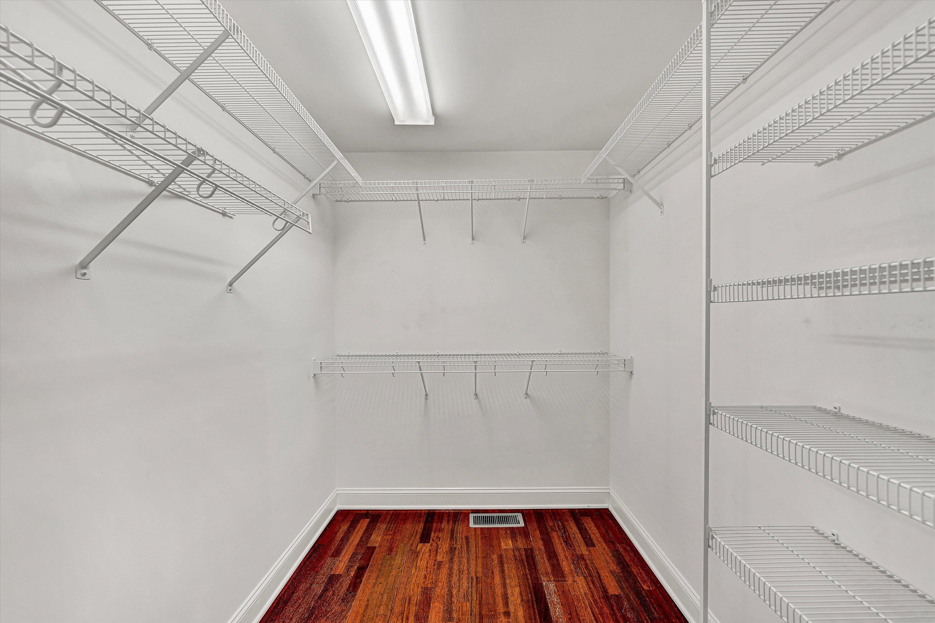 Moneta, Virginia, 24121, United States, 6 Bedrooms Bedrooms, ,7 BathroomsBathrooms,Residential,Active,1953664