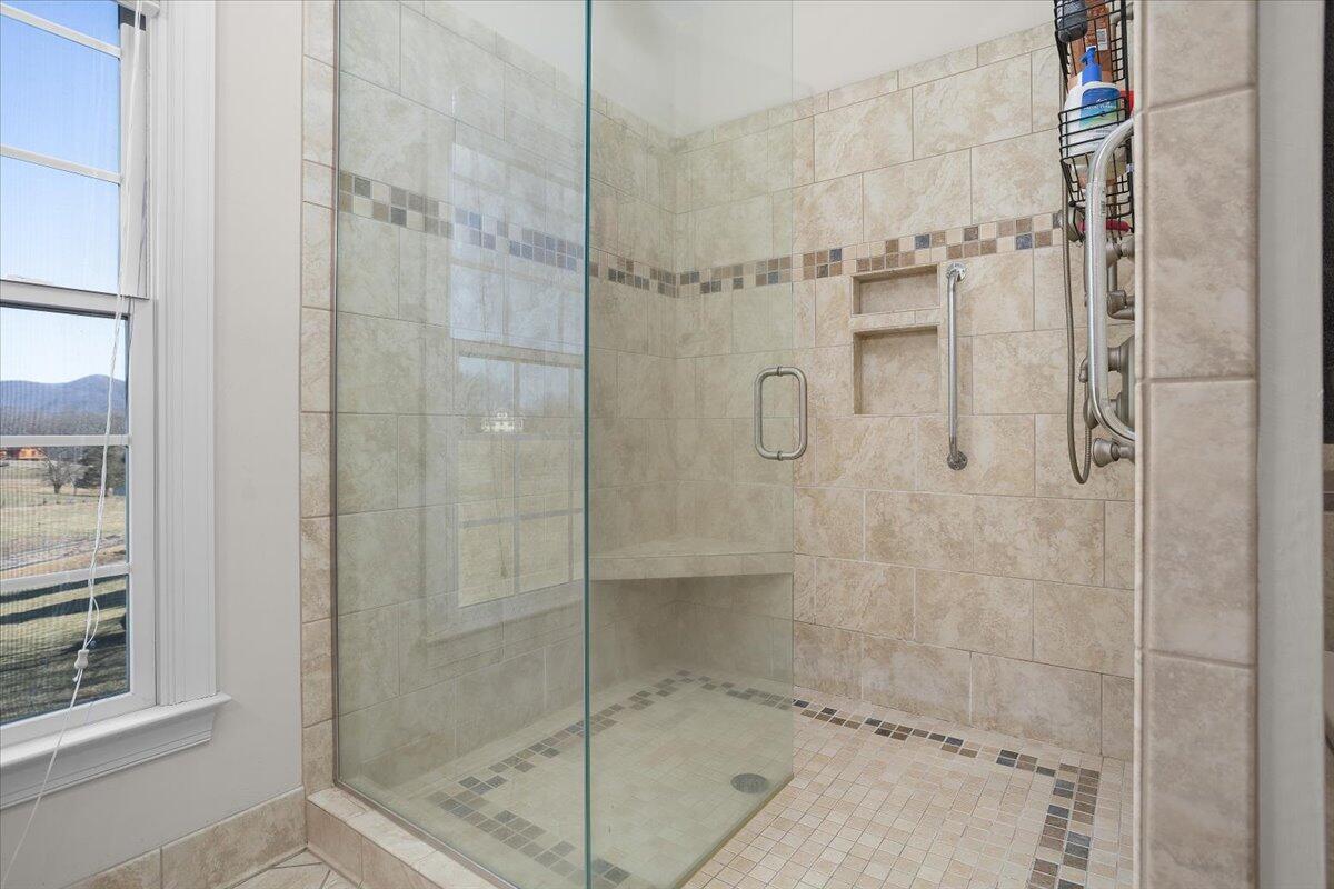 Fincastle, Virginia, 24090, United States, 3 Bedrooms Bedrooms, ,4 BathroomsBathrooms,Residential,Active,1945492