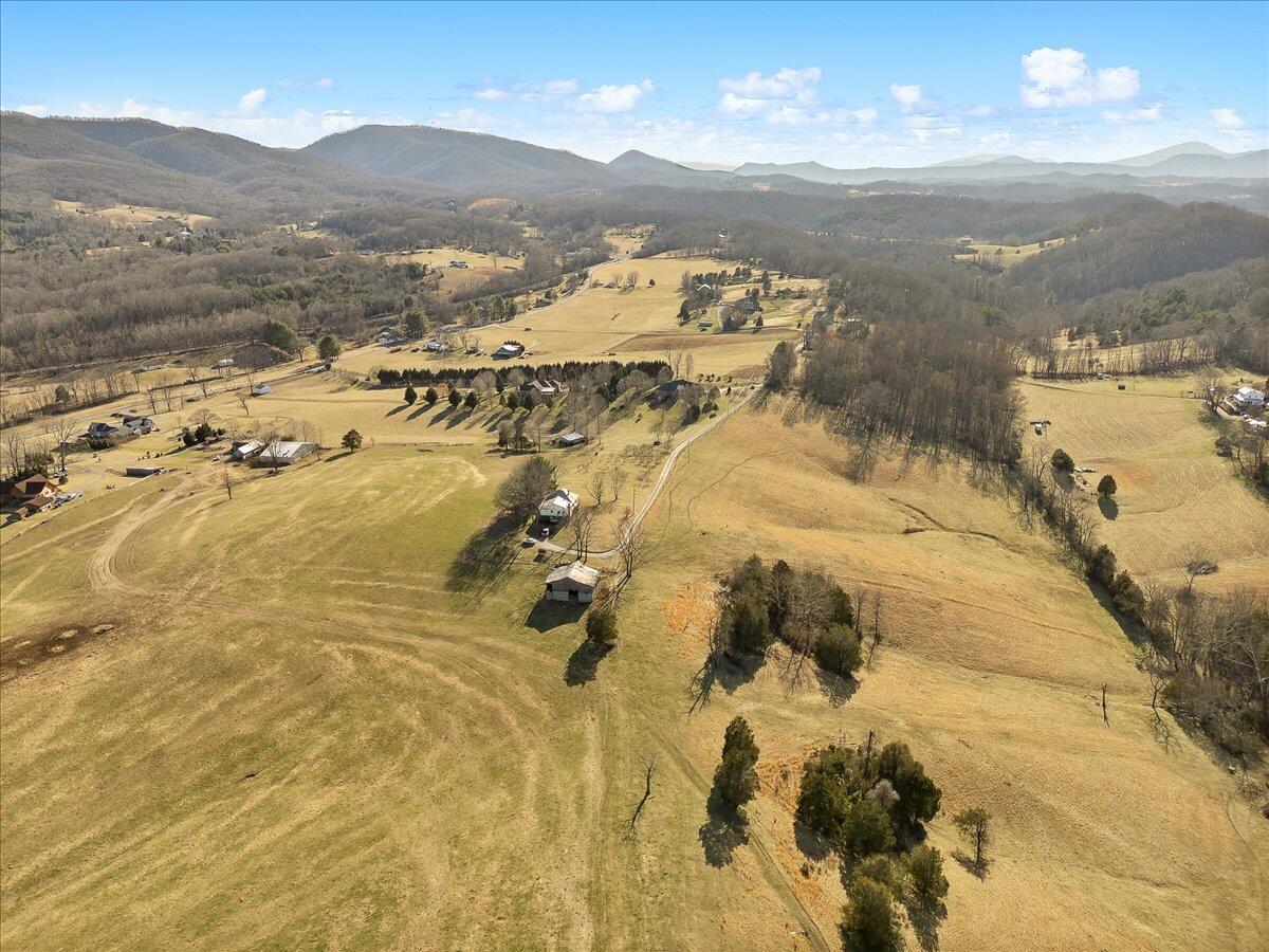 Fincastle, Virginia, 24090, United States, 3 Bedrooms Bedrooms, ,4 BathroomsBathrooms,Residential,Active,1945492