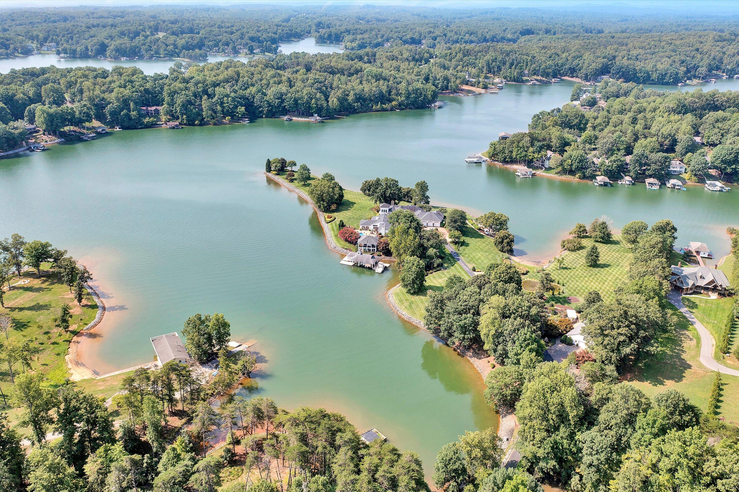 Moneta, Virginia, 24121, United States, 5 Bedrooms Bedrooms, ,9 BathroomsBathrooms,Residential,Active,1919403