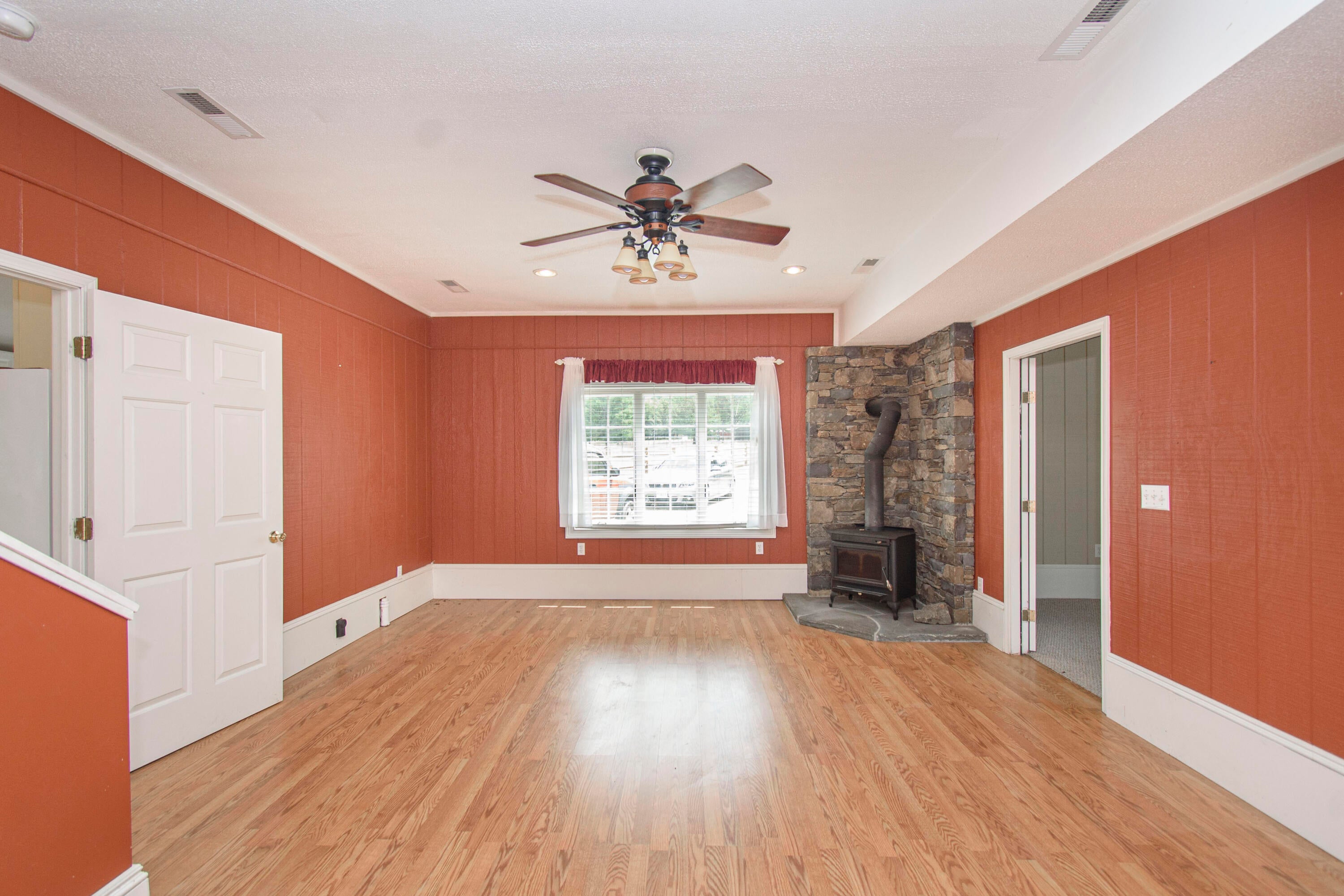 Catawba, Virginia, 24070, United States, 7 Bedrooms Bedrooms, ,6 BathroomsBathrooms,Residential,Active,1945254